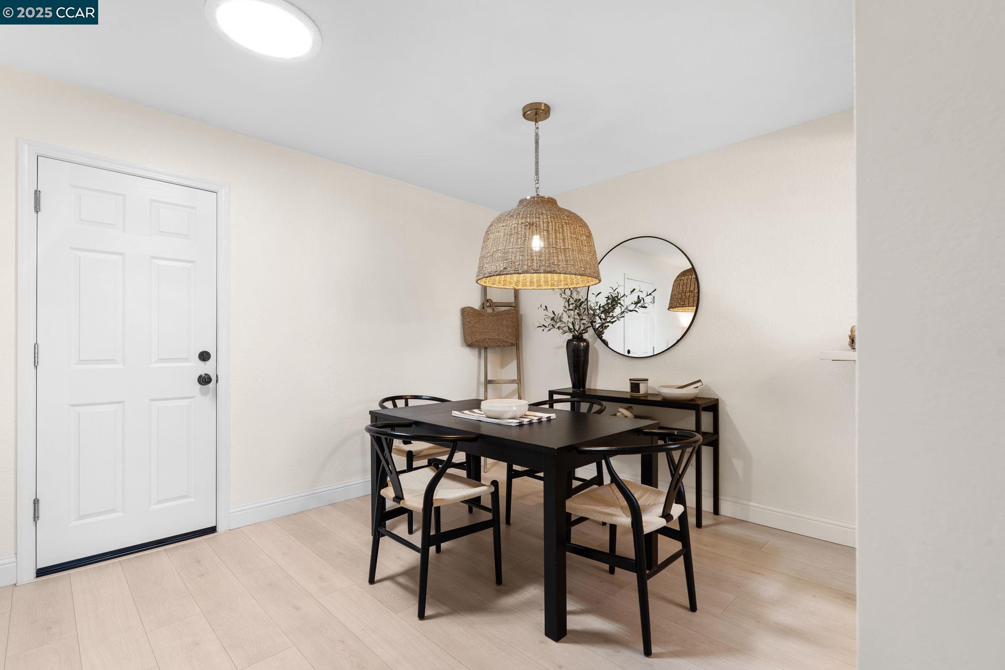 Detail Gallery Image 13 of 49 For 6625 Pioneer Ln, Dublin,  CA 94568 - 2 Beds | 2/1 Baths