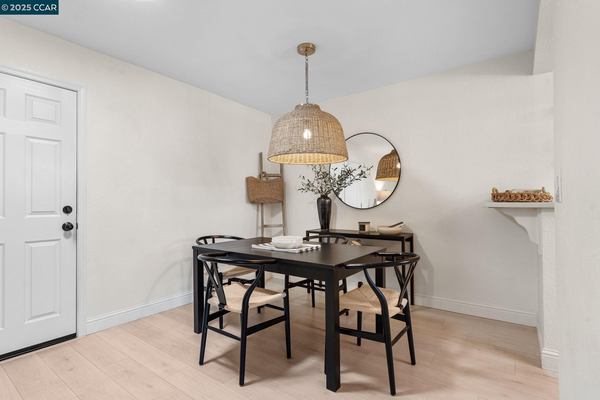 Detail Gallery Image 14 of 49 For 6625 Pioneer Ln, Dublin,  CA 94568 - 2 Beds | 2/1 Baths