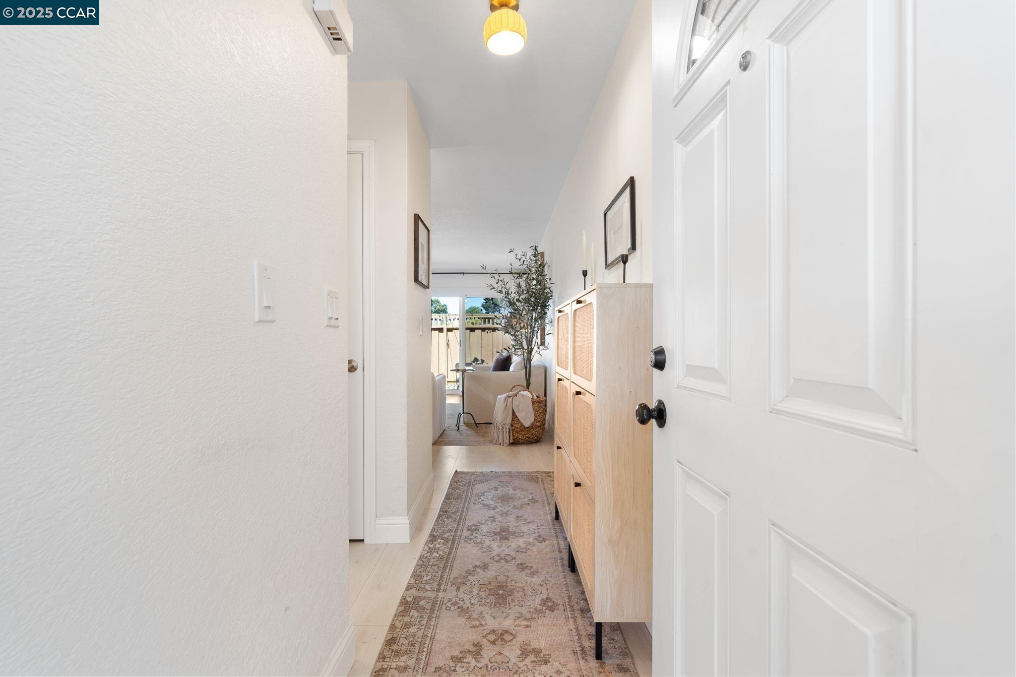 Detail Gallery Image 5 of 49 For 6625 Pioneer Ln, Dublin,  CA 94568 - 2 Beds | 2/1 Baths