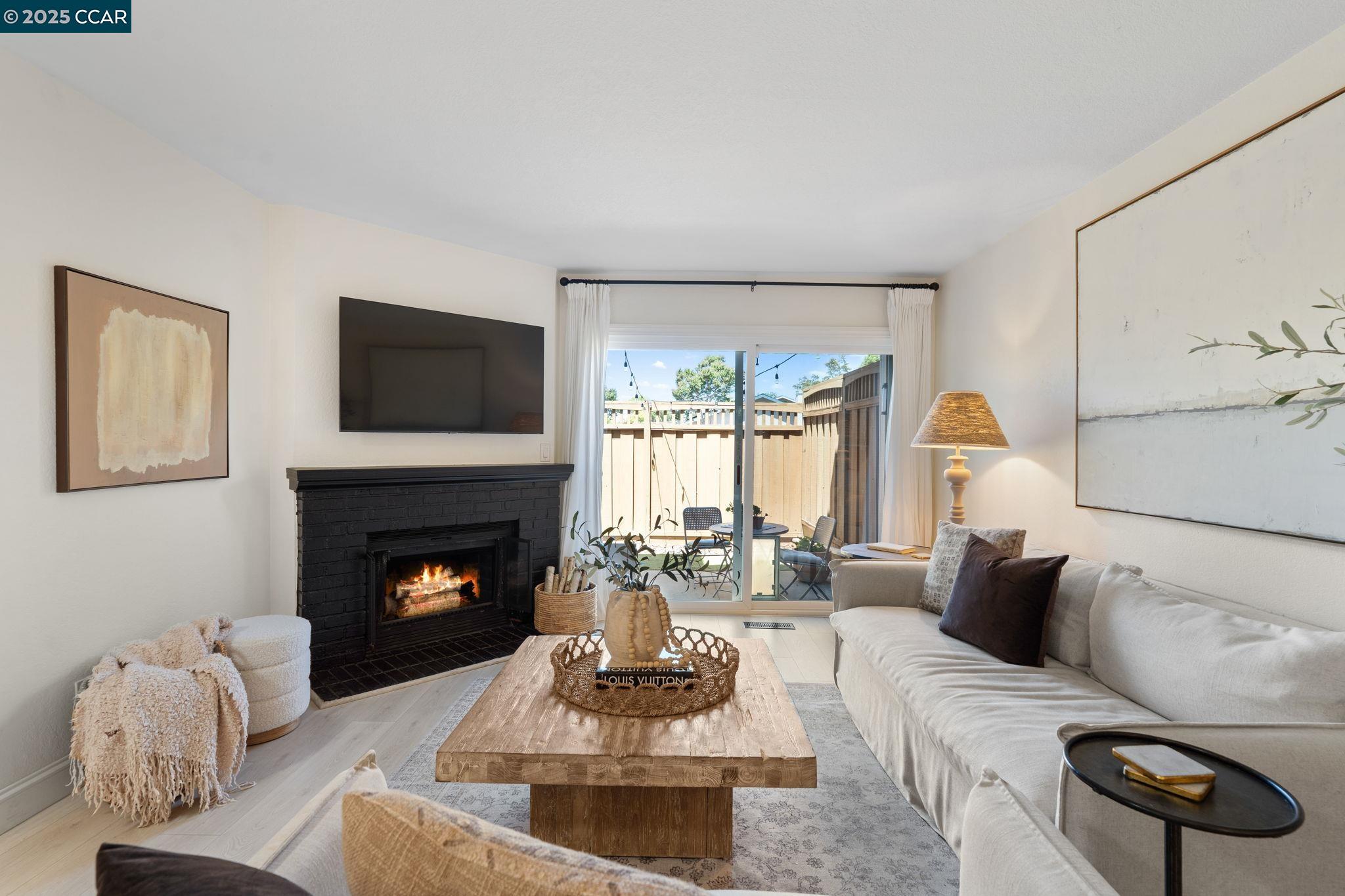 Detail Gallery Image 7 of 49 For 6625 Pioneer Ln, Dublin,  CA 94568 - 2 Beds | 2/1 Baths