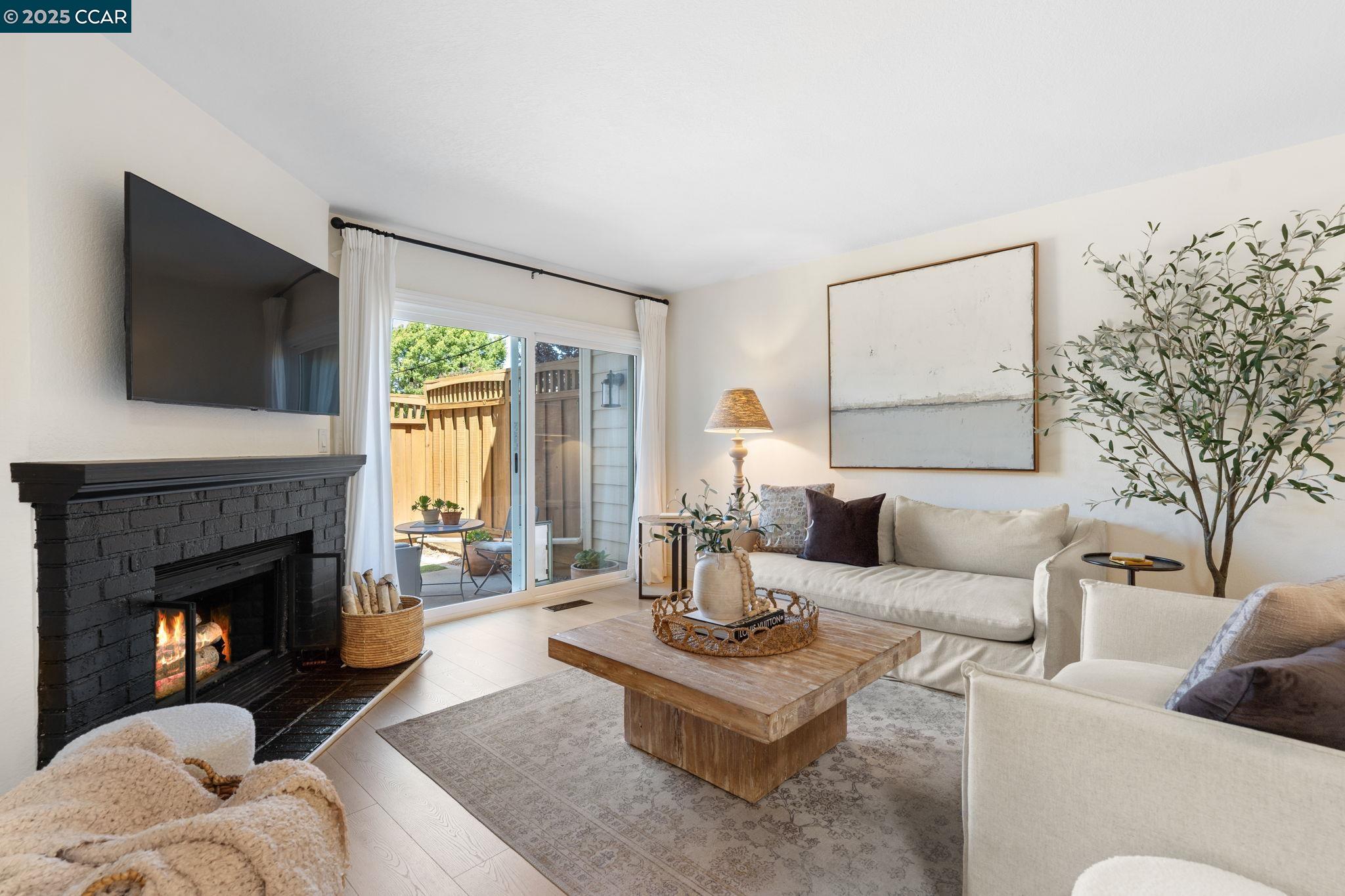 Detail Gallery Image 8 of 49 For 6625 Pioneer Ln, Dublin,  CA 94568 - 2 Beds | 2/1 Baths