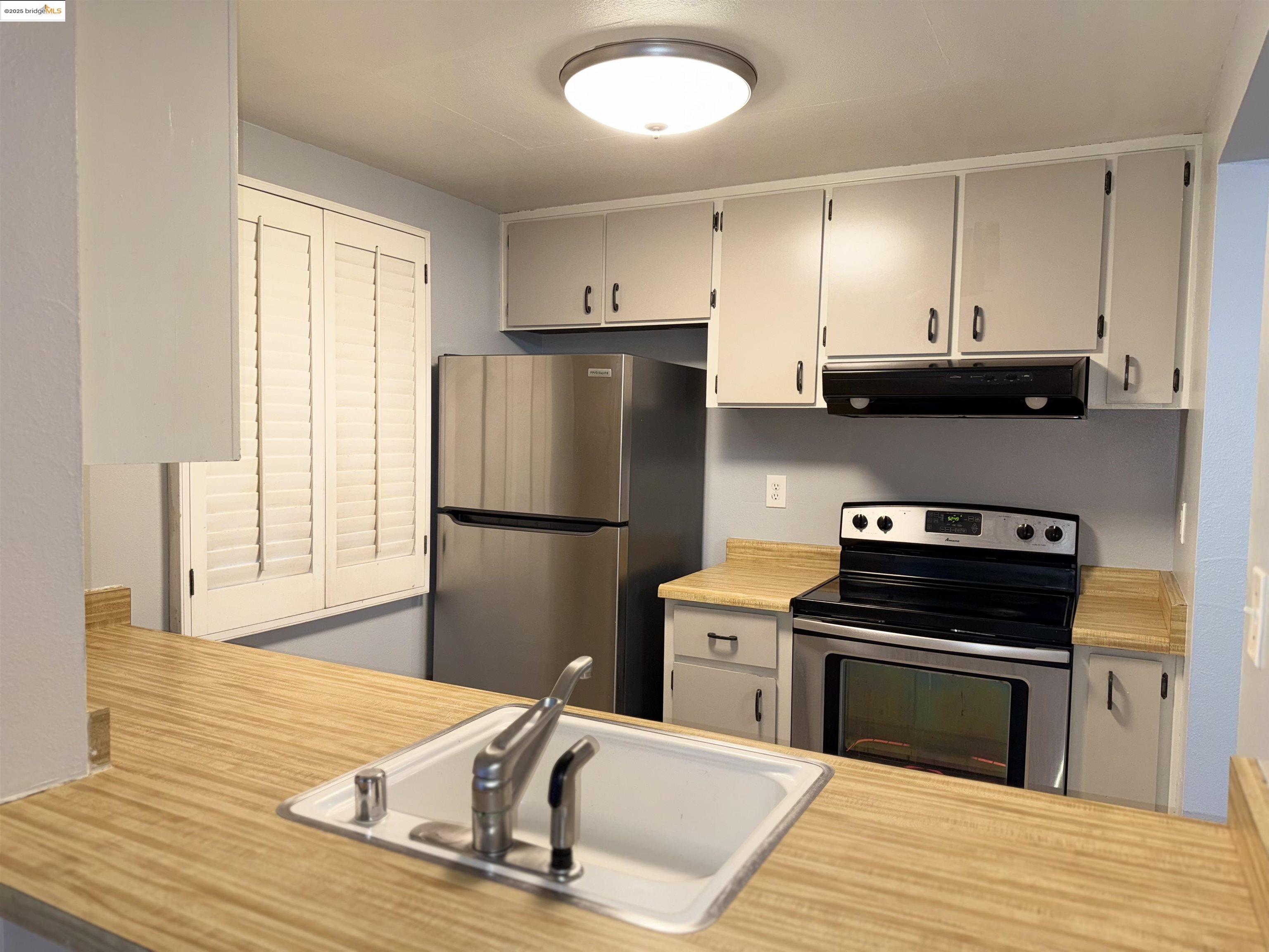 Detail Gallery Image 4 of 26 For 2416 Shadow Ln #74,  Antioch,  CA 94509 - 1 Beds | 1 Baths