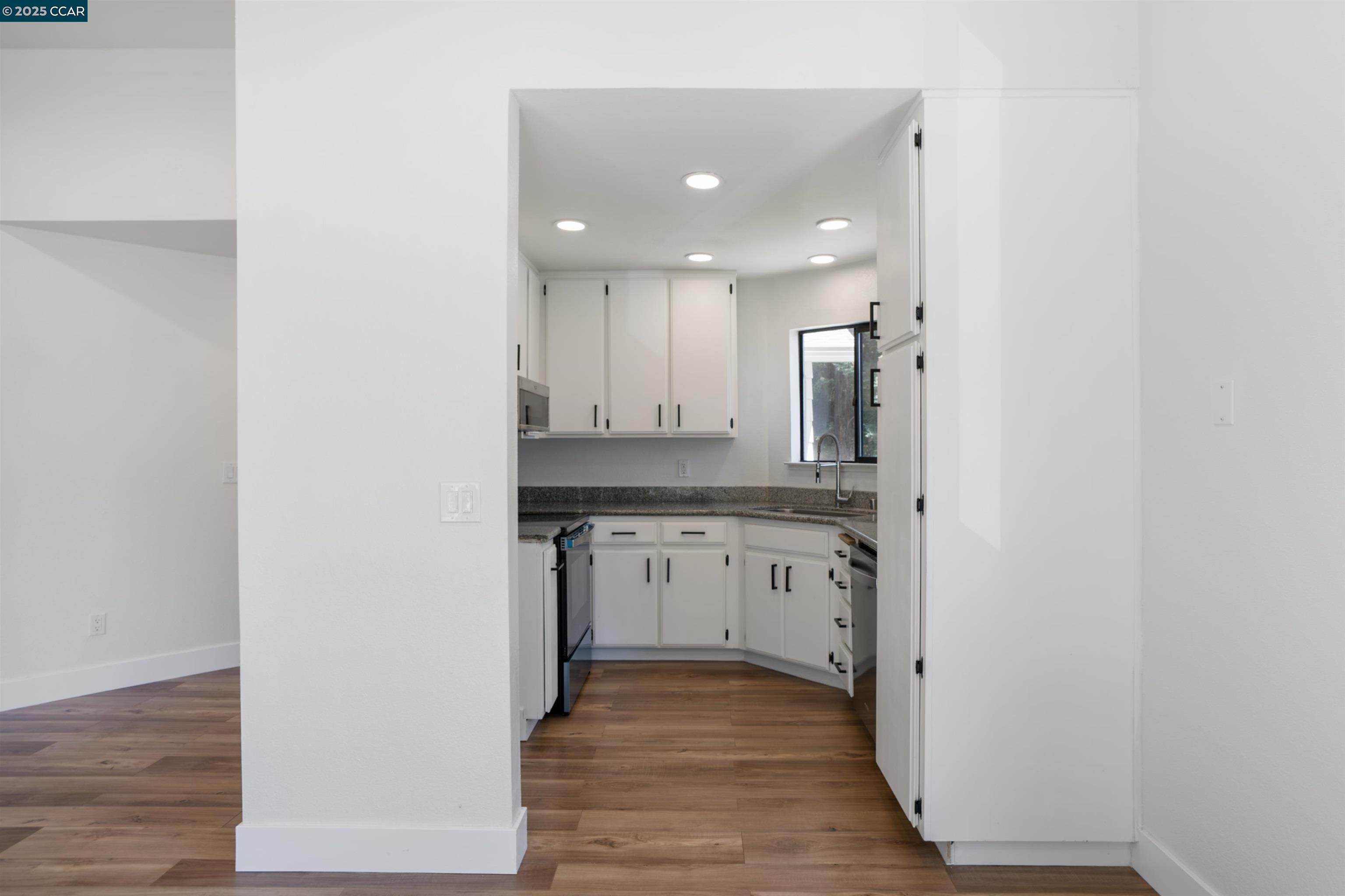 Detail Gallery Image 11 of 44 For 802 Dover, Hercules,  CA 94547 - 2 Beds | 1 Baths
