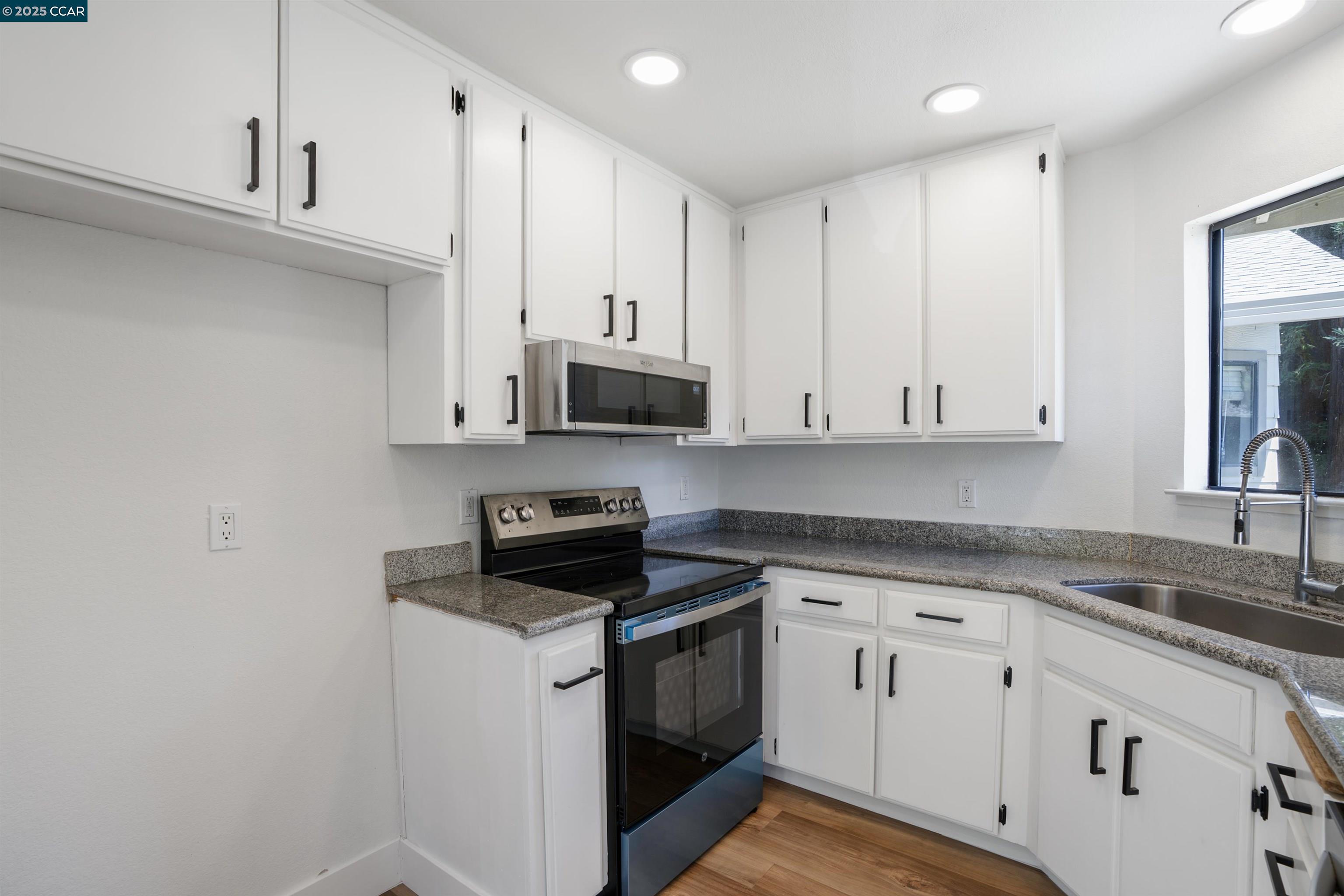 Detail Gallery Image 15 of 44 For 802 Dover, Hercules,  CA 94547 - 2 Beds | 1 Baths