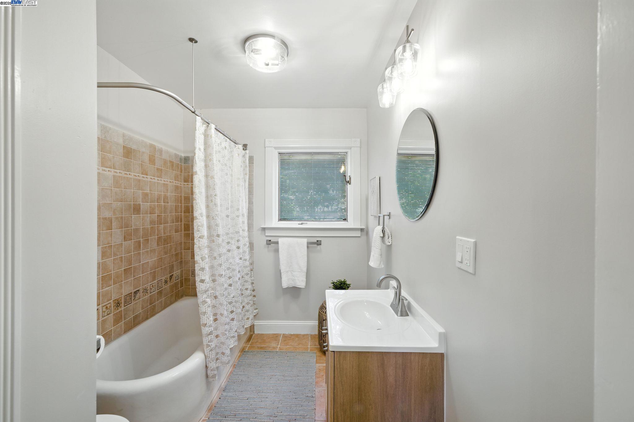 Detail Gallery Image 17 of 39 For 3357 Jordan Rd, Oakland,  CA 94602 - 3 Beds | 2 Baths