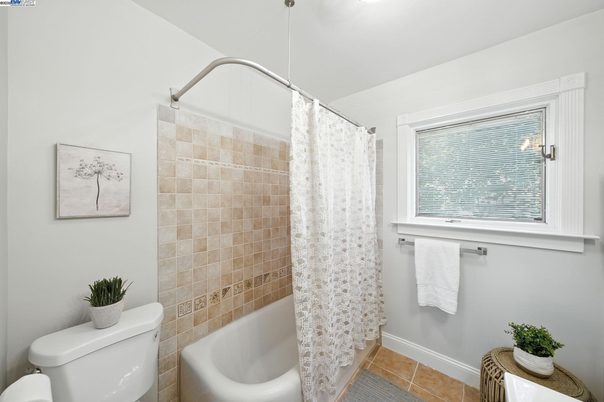 Detail Gallery Image 18 of 39 For 3357 Jordan Rd, Oakland,  CA 94602 - 3 Beds | 2 Baths