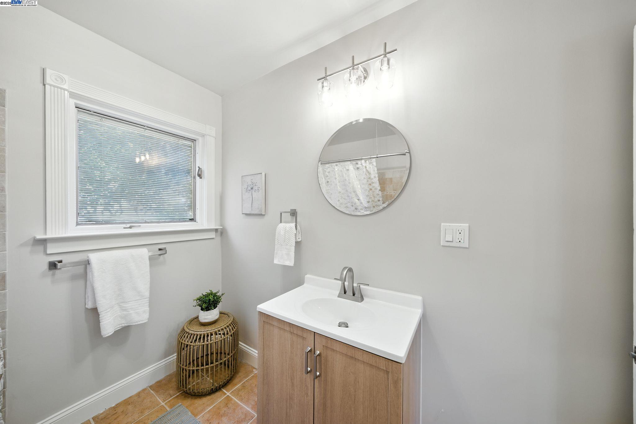 Detail Gallery Image 19 of 39 For 3357 Jordan Rd, Oakland,  CA 94602 - 3 Beds | 2 Baths