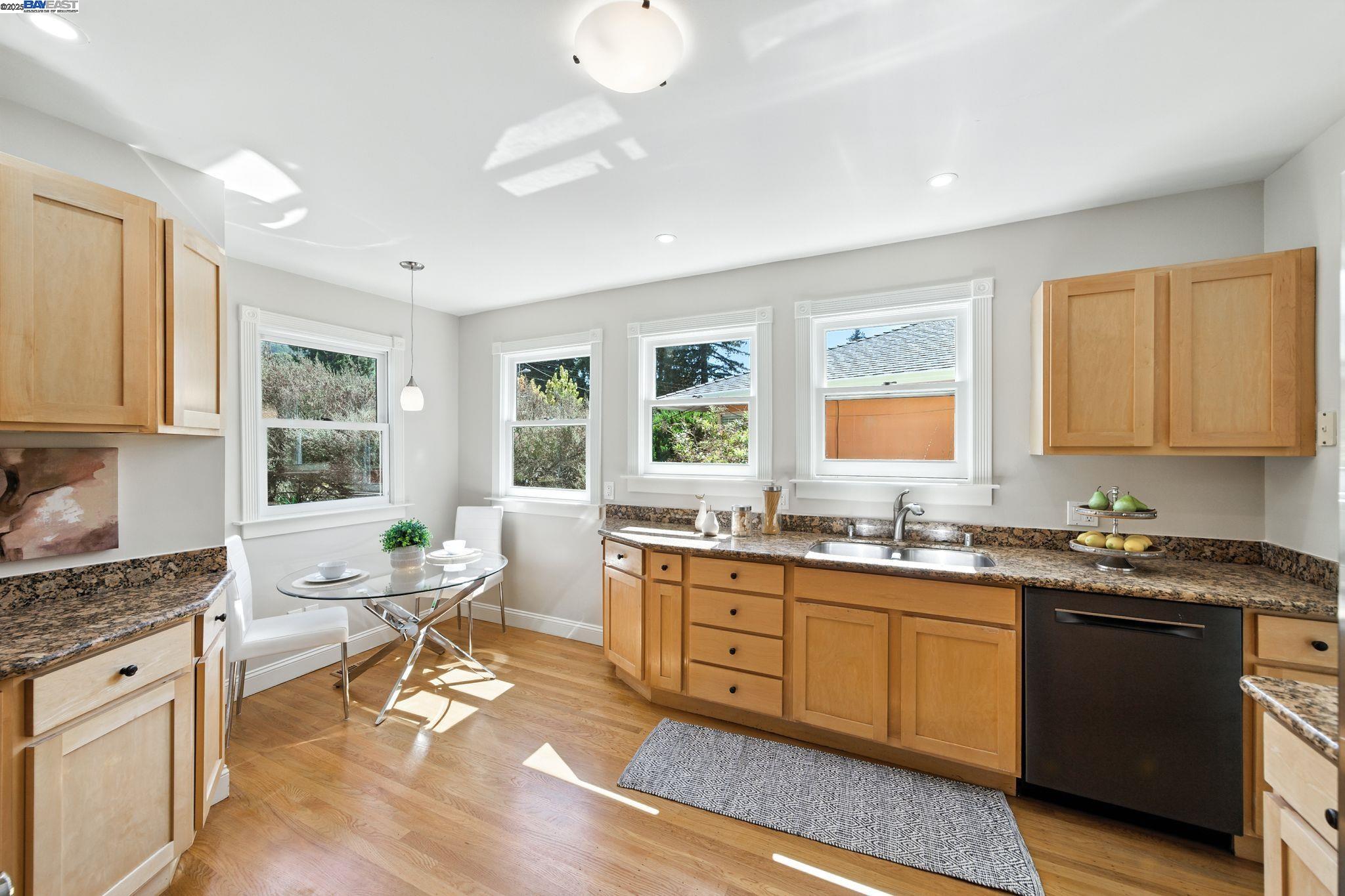 Detail Gallery Image 8 of 39 For 3357 Jordan Rd, Oakland,  CA 94602 - 3 Beds | 2 Baths