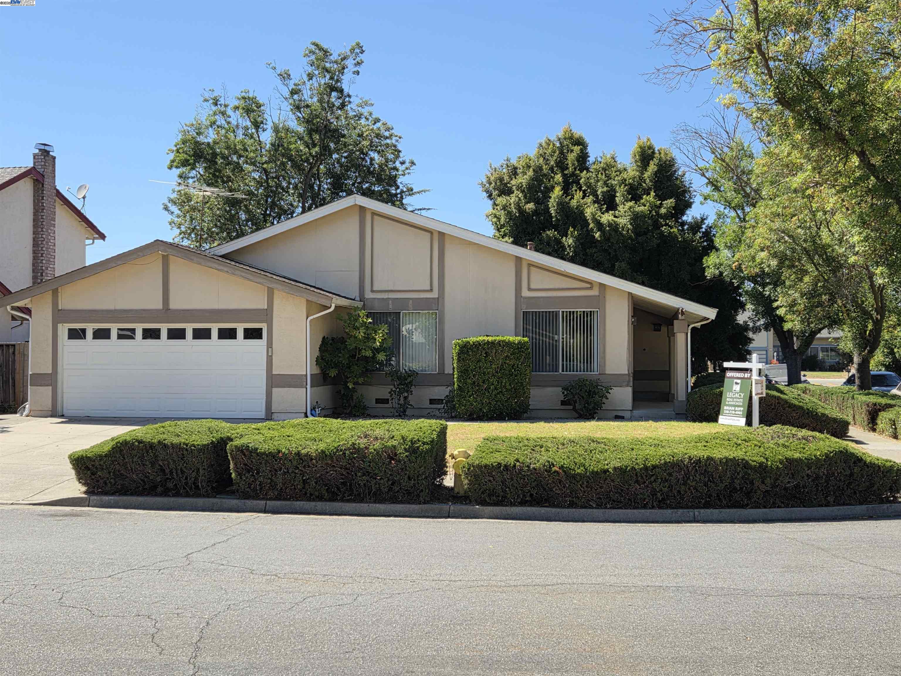 Detail Gallery Image 1 of 1 For 3665 Warwick Rd, Fremont,  CA 94555 - 3 Beds | 2 Baths