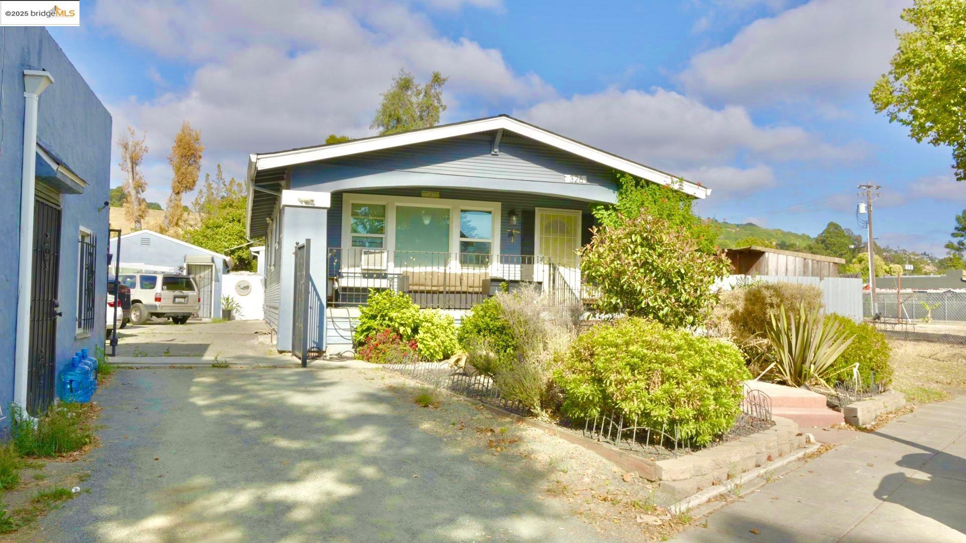 Detail Gallery Image 2 of 26 For 326 Macarthur Blvd, San Leandro,  CA 94577 - – Beds | – Baths