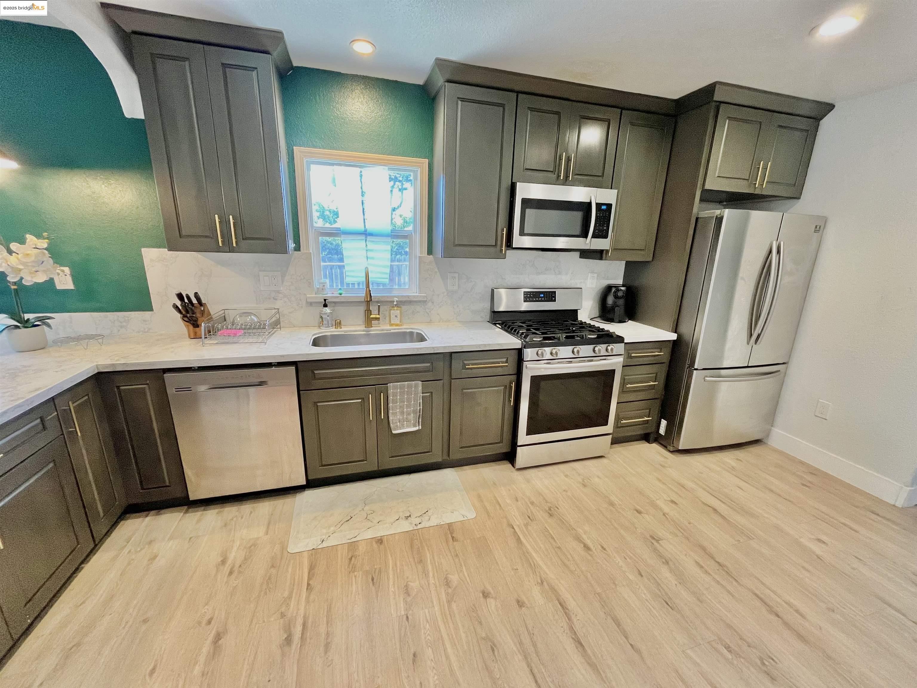 Detail Gallery Image 11 of 26 For 326 Macarthur Blvd, San Leandro,  CA 94577 - – Beds | – Baths