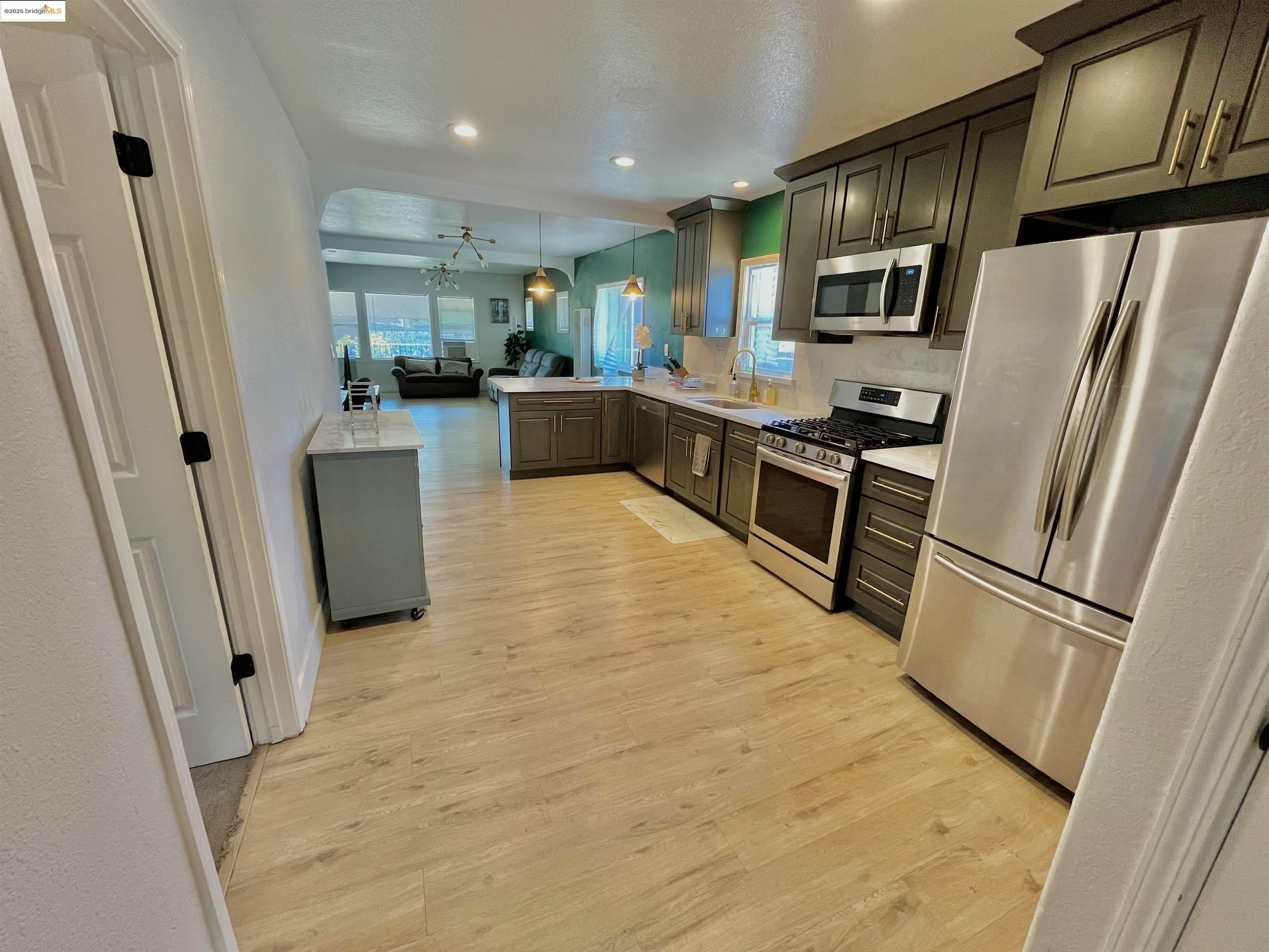 Detail Gallery Image 15 of 26 For 326 Macarthur Blvd, San Leandro,  CA 94577 - – Beds | – Baths