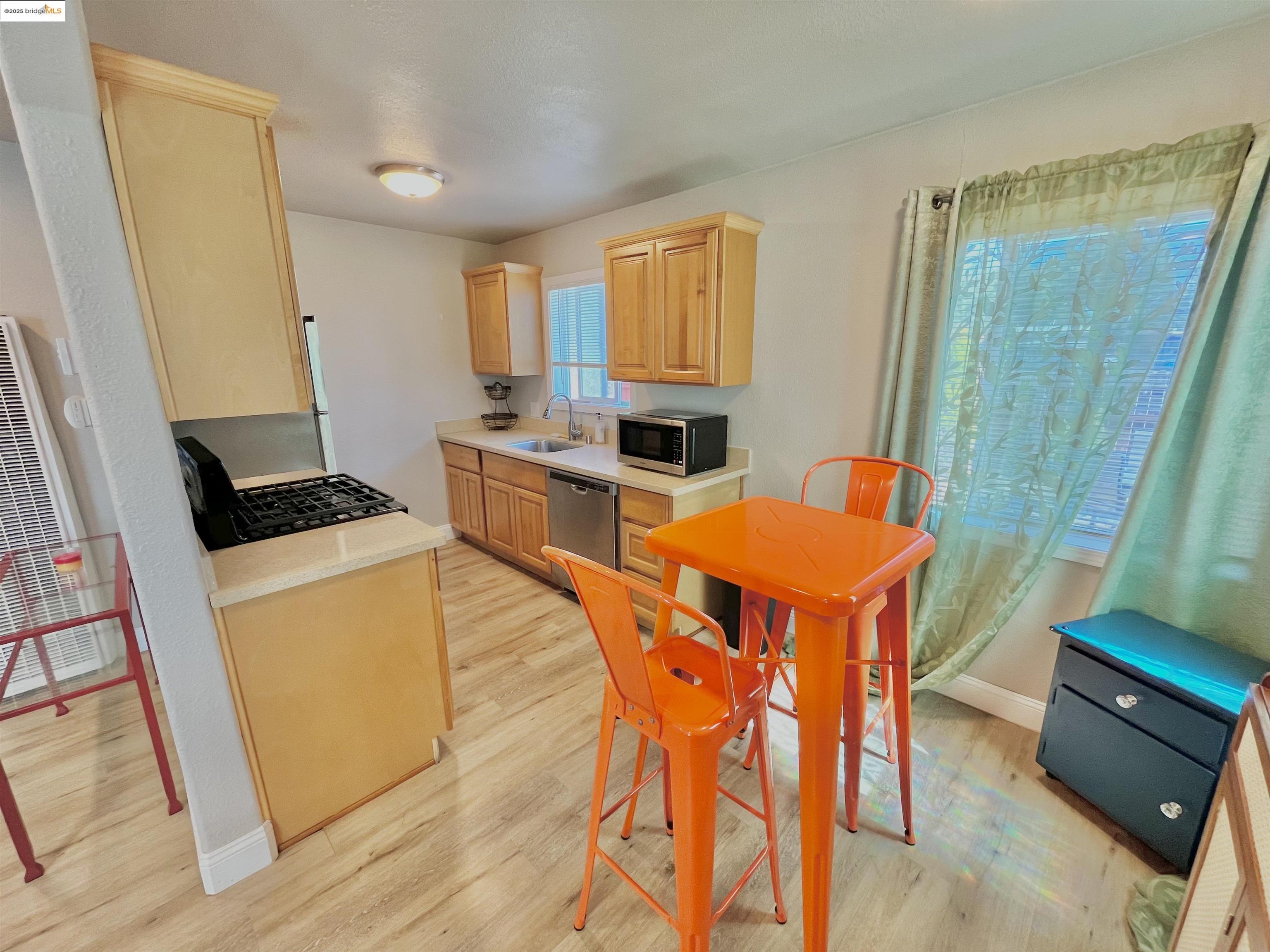 Detail Gallery Image 18 of 26 For 326 Macarthur Blvd, San Leandro,  CA 94577 - – Beds | – Baths