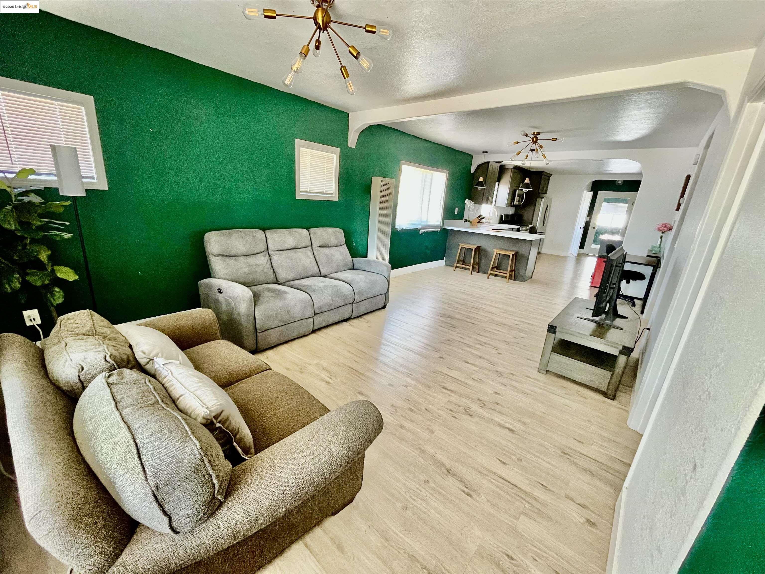 Detail Gallery Image 6 of 26 For 326 Macarthur Blvd, San Leandro,  CA 94577 - – Beds | – Baths