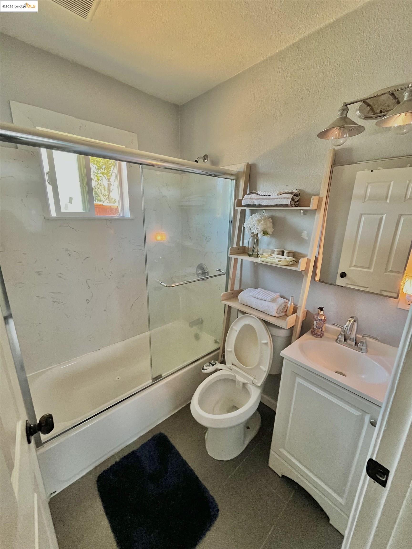 Detail Gallery Image 8 of 26 For 326 Macarthur Blvd, San Leandro,  CA 94577 - – Beds | – Baths