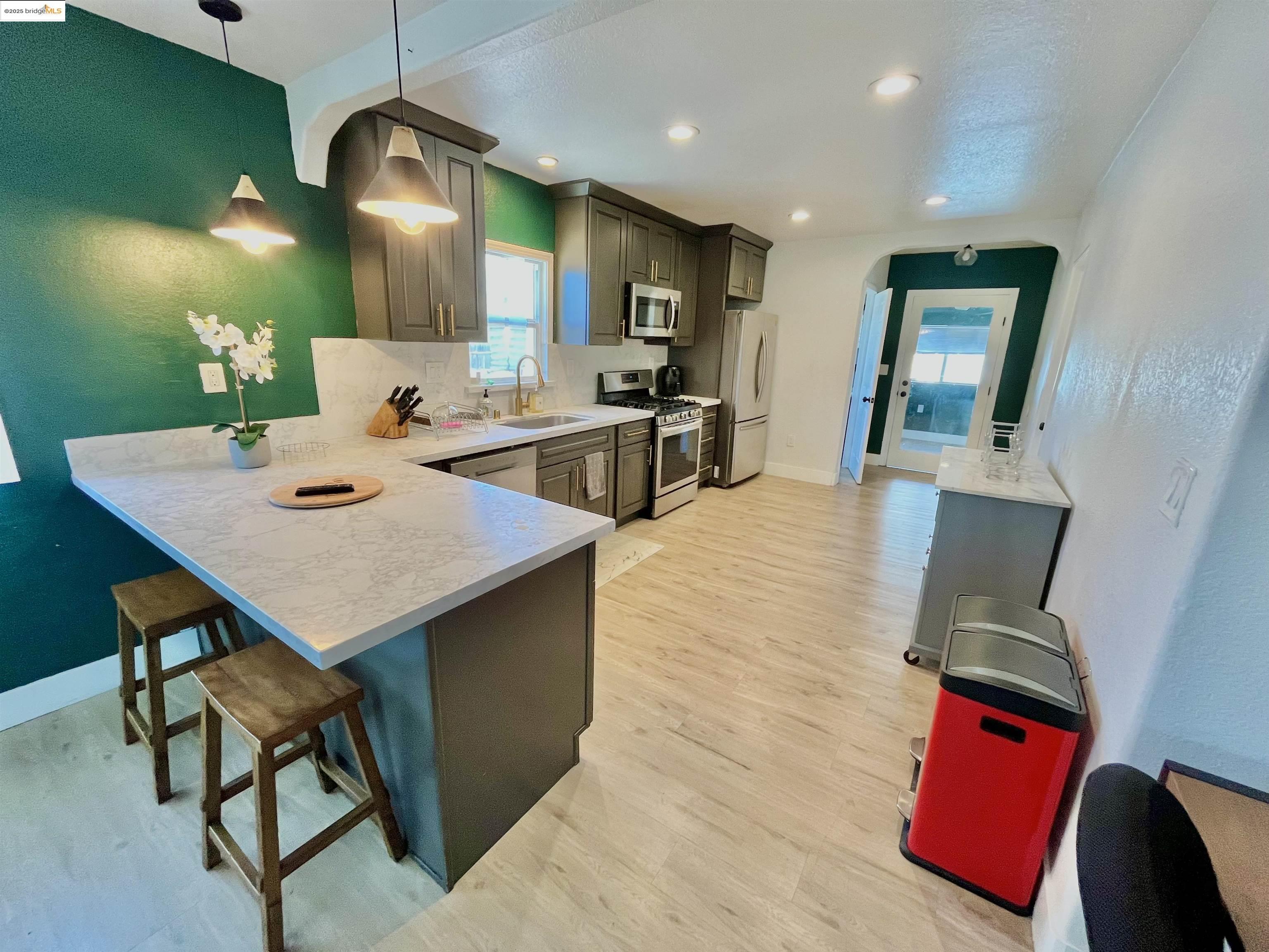 Detail Gallery Image 10 of 26 For 326 Macarthur Blvd, San Leandro,  CA 94577 - – Beds | – Baths