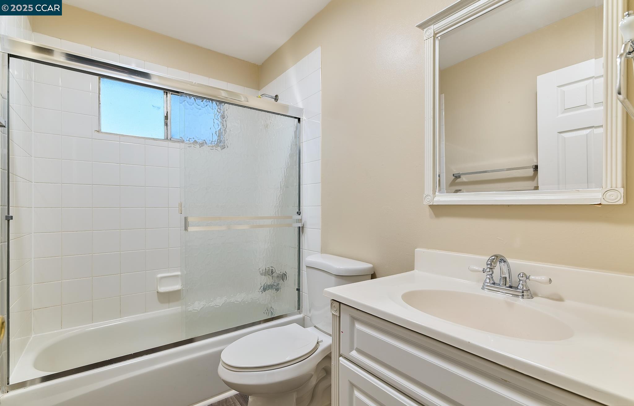 Detail Gallery Image 11 of 27 For 1324 Holmes Ct, Fairfield,  CA 94533 - 4 Beds | 2/1 Baths