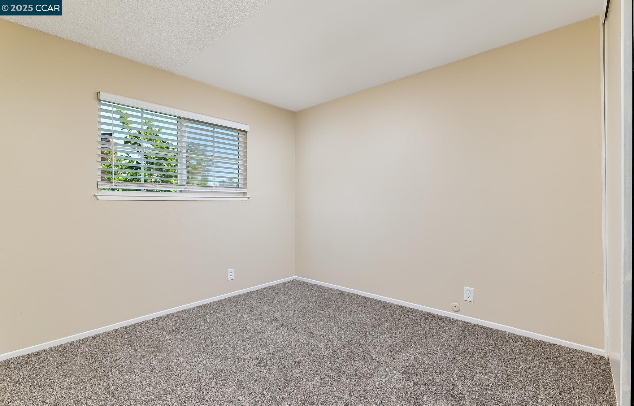 Detail Gallery Image 15 of 27 For 1324 Holmes Ct, Fairfield,  CA 94533 - 4 Beds | 2/1 Baths