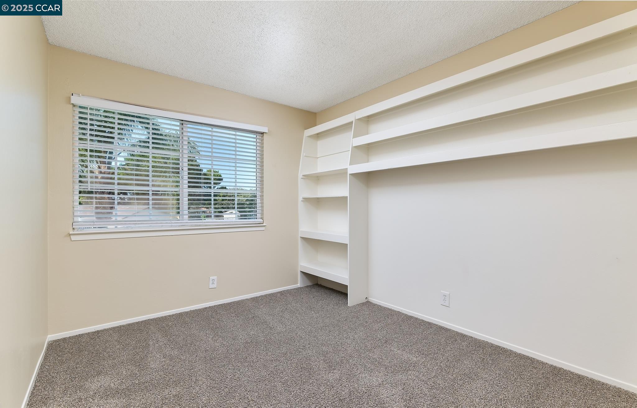 Detail Gallery Image 17 of 27 For 1324 Holmes Ct, Fairfield,  CA 94533 - 4 Beds | 2/1 Baths