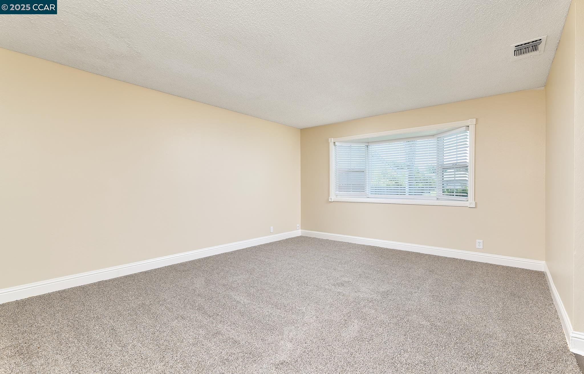 Detail Gallery Image 19 of 27 For 1324 Holmes Ct, Fairfield,  CA 94533 - 4 Beds | 2/1 Baths