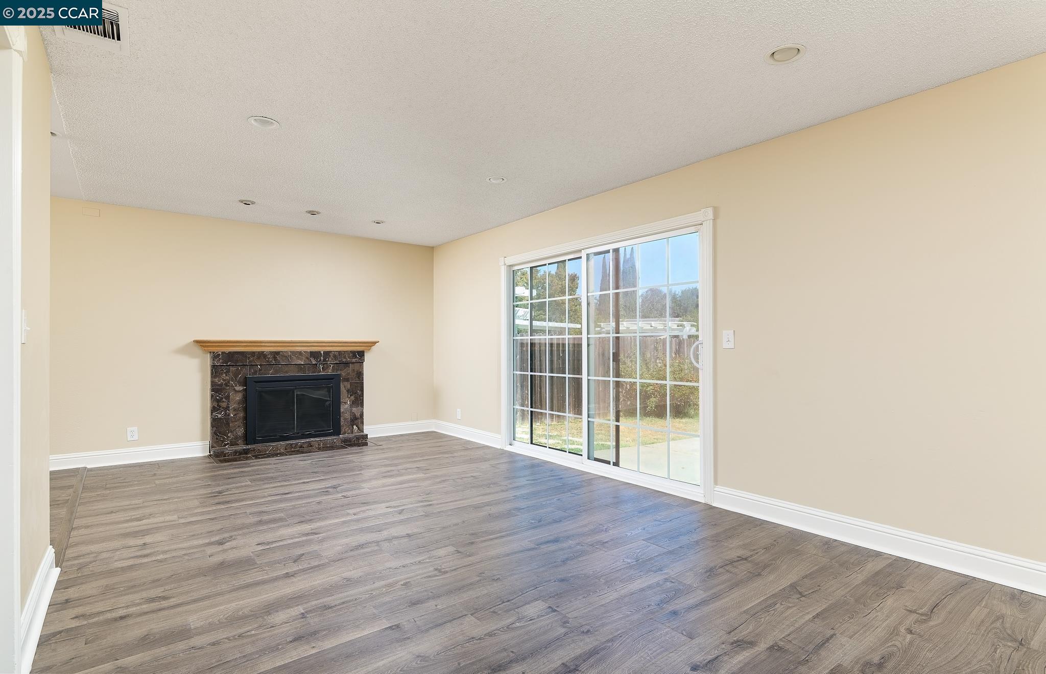 Detail Gallery Image 7 of 27 For 1324 Holmes Ct, Fairfield,  CA 94533 - 4 Beds | 2/1 Baths