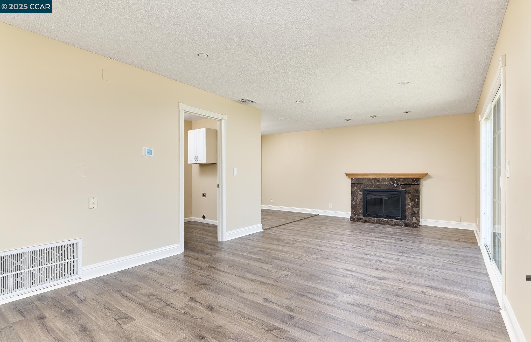 Detail Gallery Image 8 of 27 For 1324 Holmes Ct, Fairfield,  CA 94533 - 4 Beds | 2/1 Baths