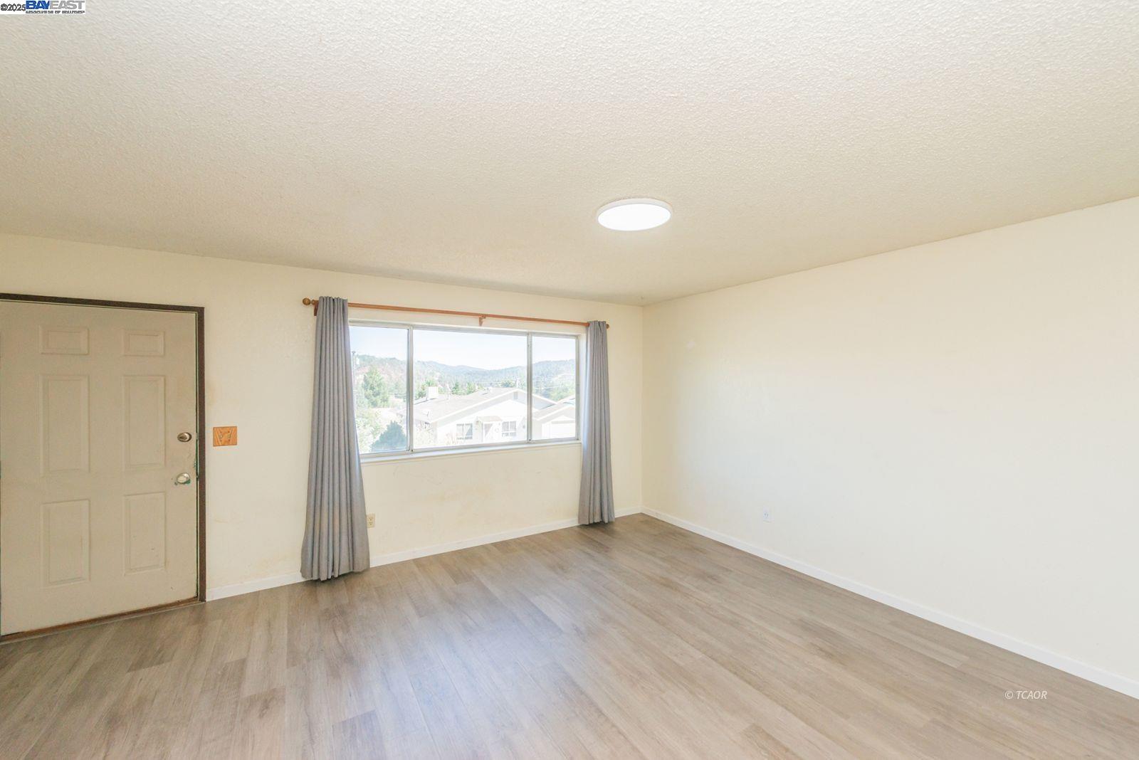 Detail Gallery Image 2 of 38 For 10 Second Ave, Lewiston,  CA 96052 - 3 Beds | 2/1 Baths