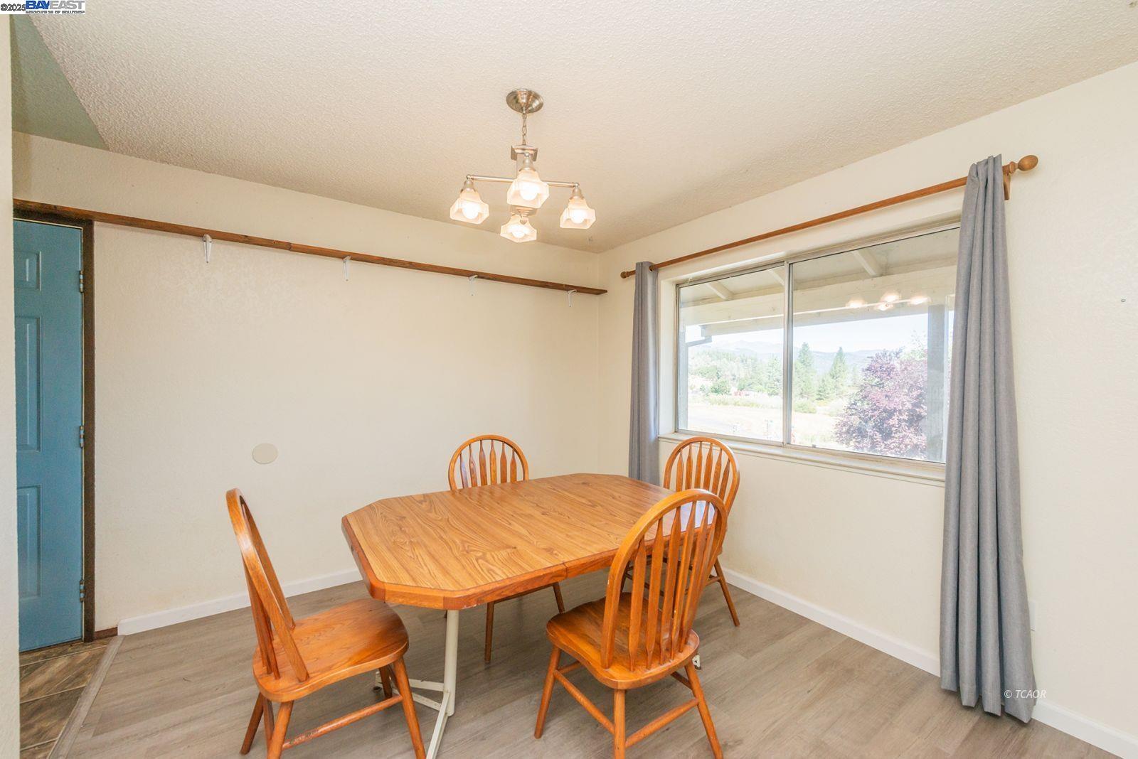 Detail Gallery Image 3 of 38 For 10 Second Ave, Lewiston,  CA 96052 - 3 Beds | 2/1 Baths