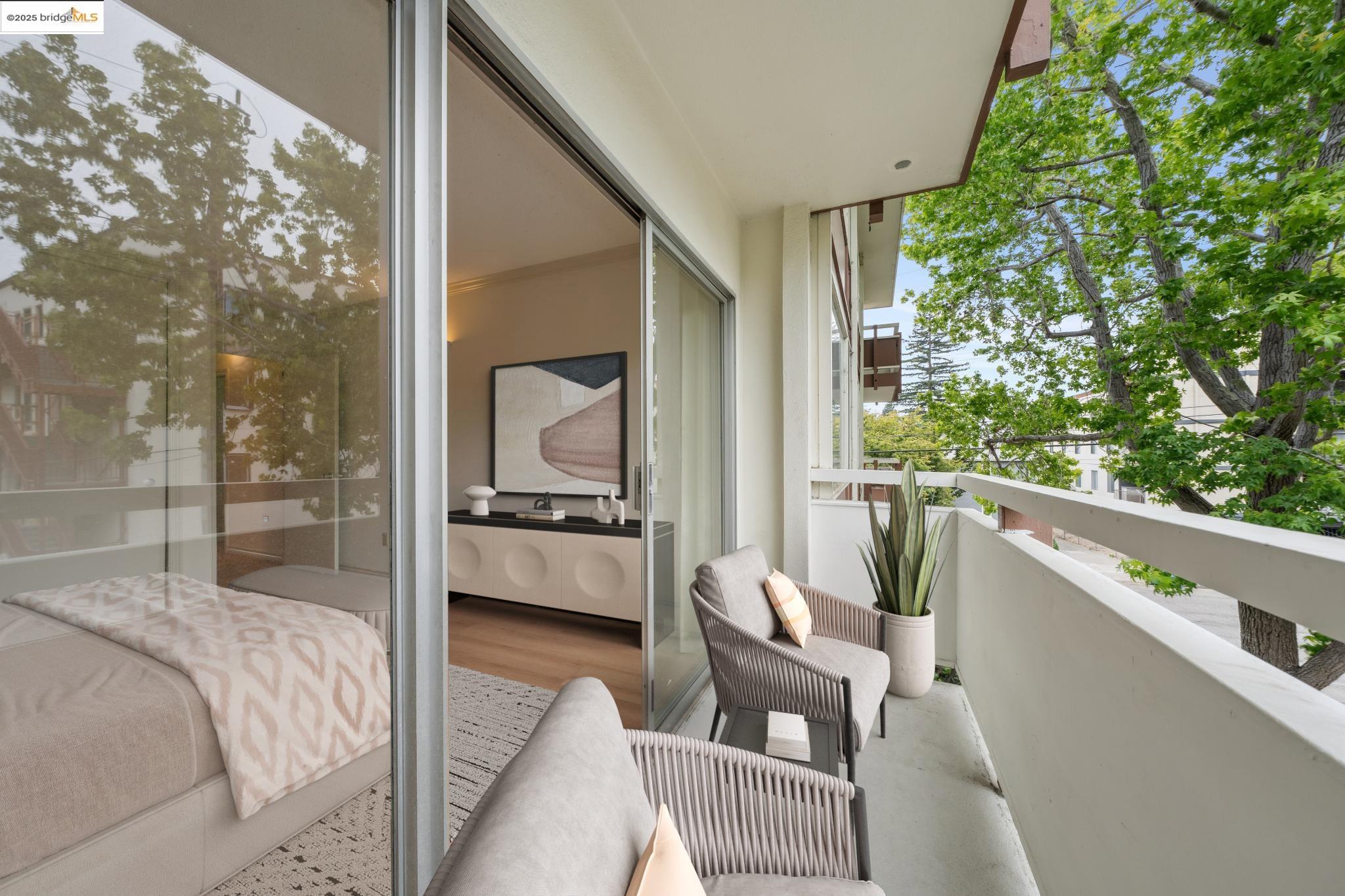 Detail Gallery Image 10 of 17 For 2601 College Ave #205,  Berkeley,  CA 94704 - 2 Beds | 1 Baths