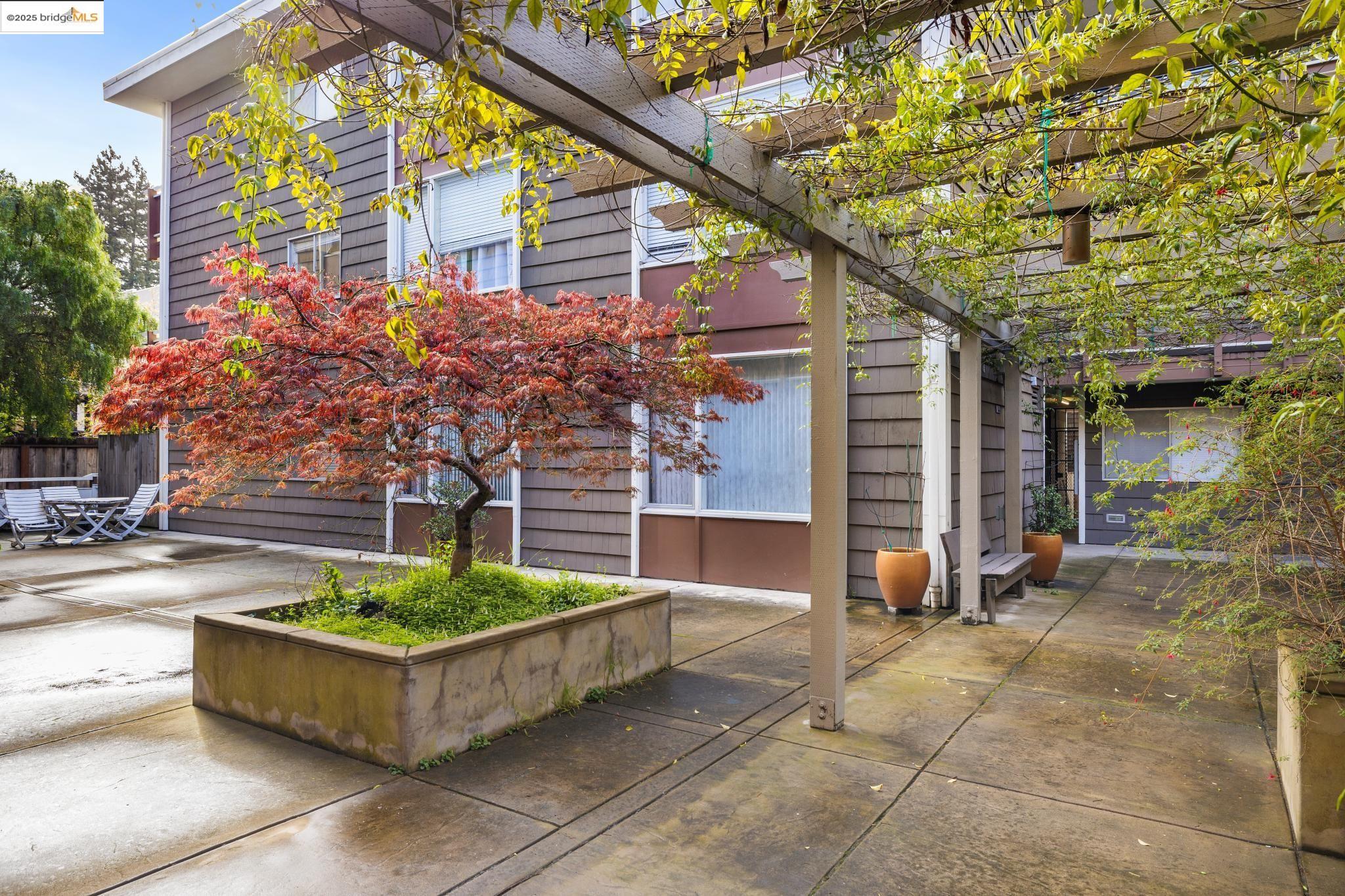 Detail Gallery Image 15 of 17 For 2601 College Ave #205,  Berkeley,  CA 94704 - 2 Beds | 1 Baths