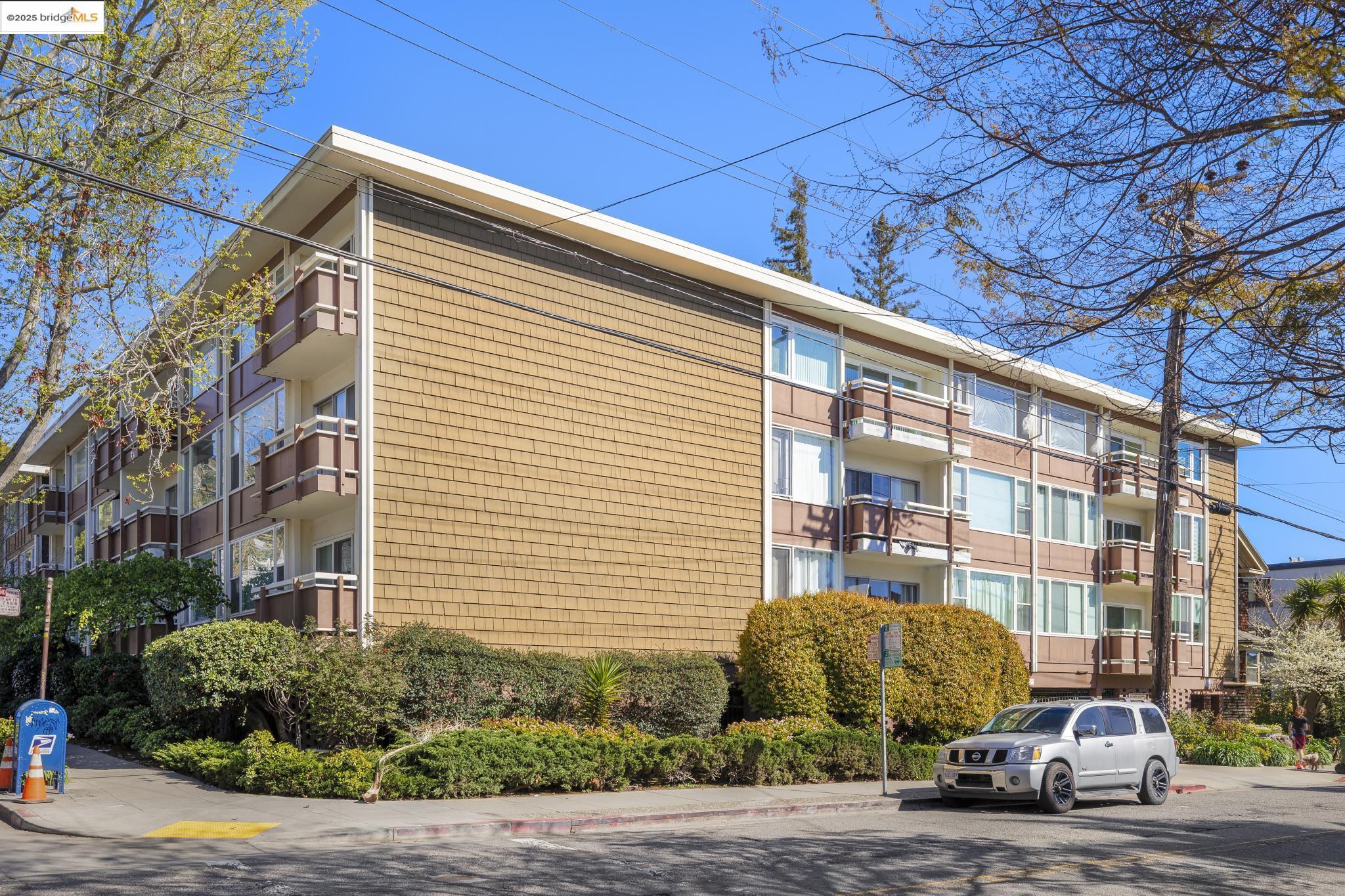 Detail Gallery Image 16 of 17 For 2601 College Ave #205,  Berkeley,  CA 94704 - 2 Beds | 1 Baths