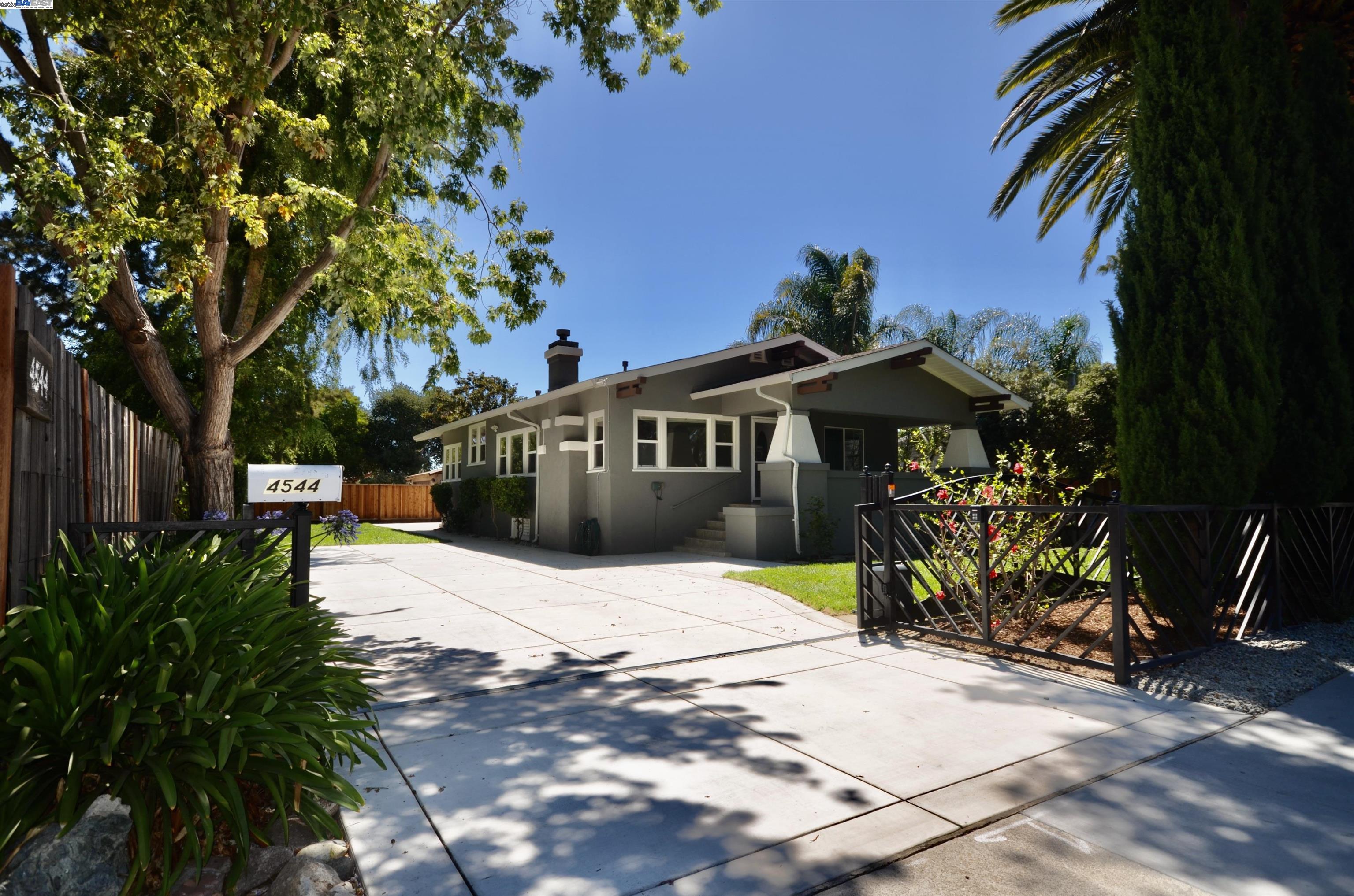 Detail Gallery Image 5 of 60 For 4544 Thornton Ave, Fremont,  CA 94536 - 5 Beds | 4 Baths