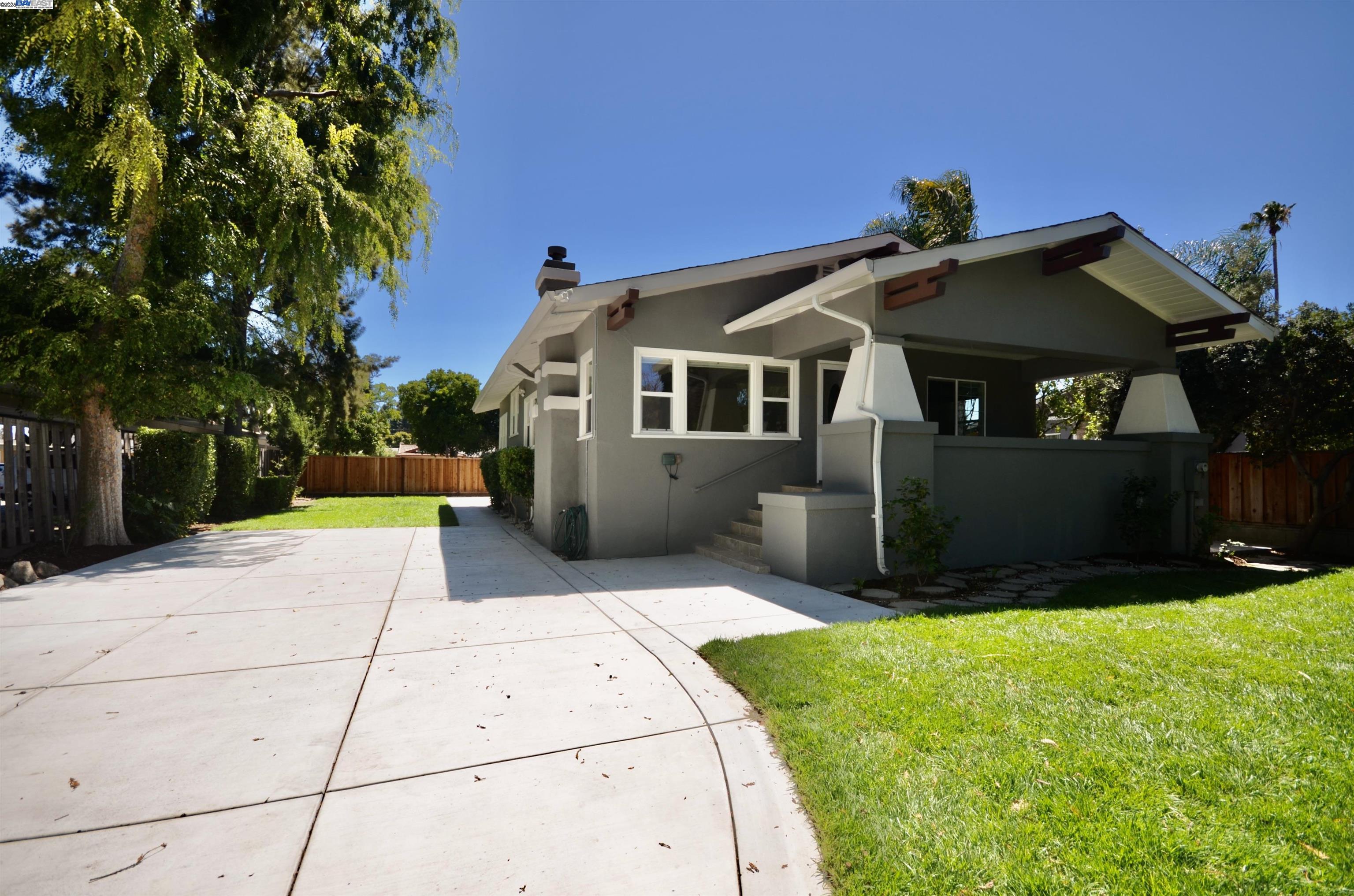 Detail Gallery Image 5 of 57 For 4544 Thornton Ave, Fremont,  CA 94536 - 5 Beds | 4 Baths
