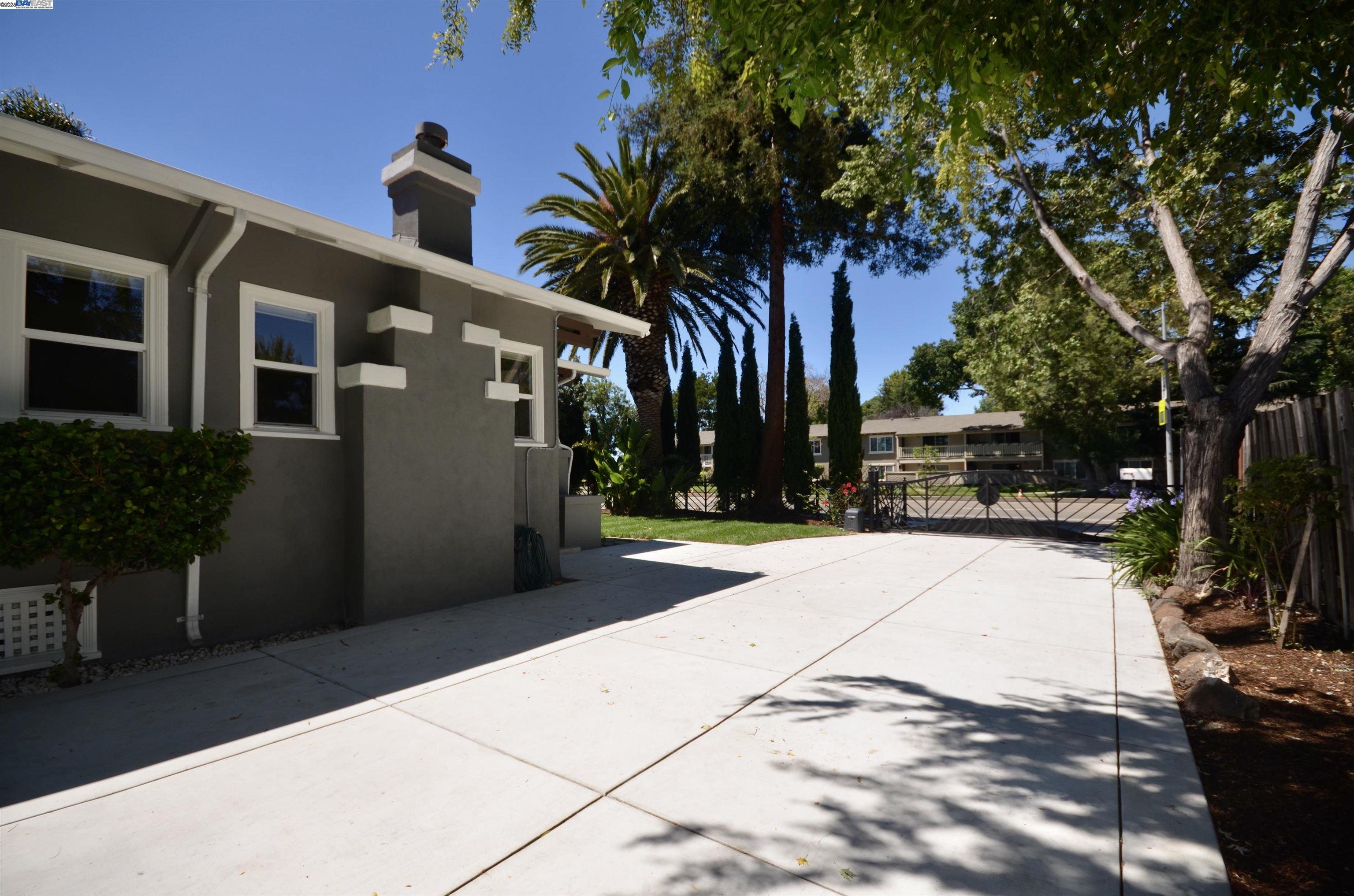 Detail Gallery Image 8 of 57 For 4544 Thornton Ave, Fremont,  CA 94536 - 5 Beds | 4 Baths