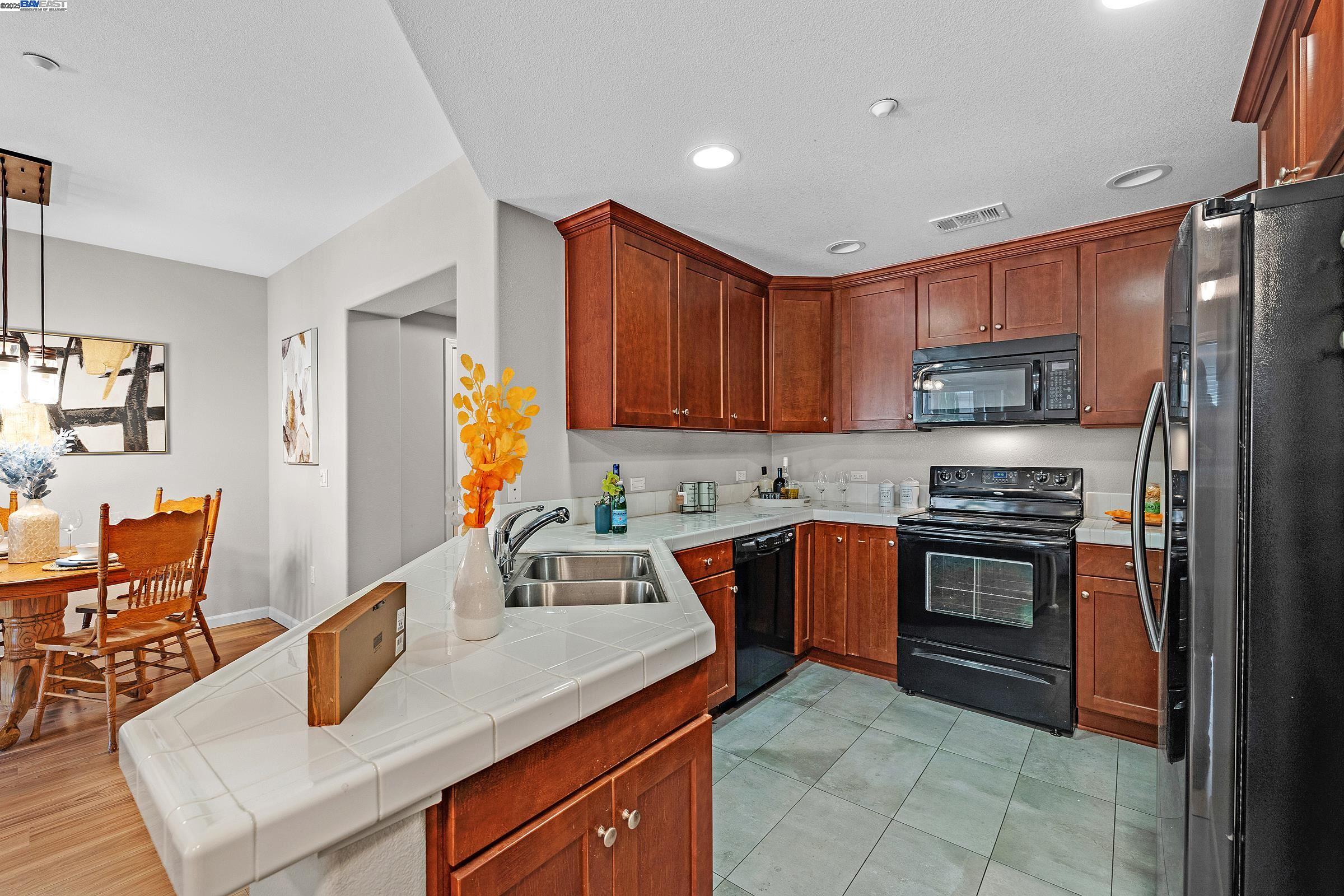 Detail Gallery Image 11 of 35 For 49002 Cinnamon Fern Cmn #311,  Fremont,  CA 94539 - 2 Beds | 2 Baths