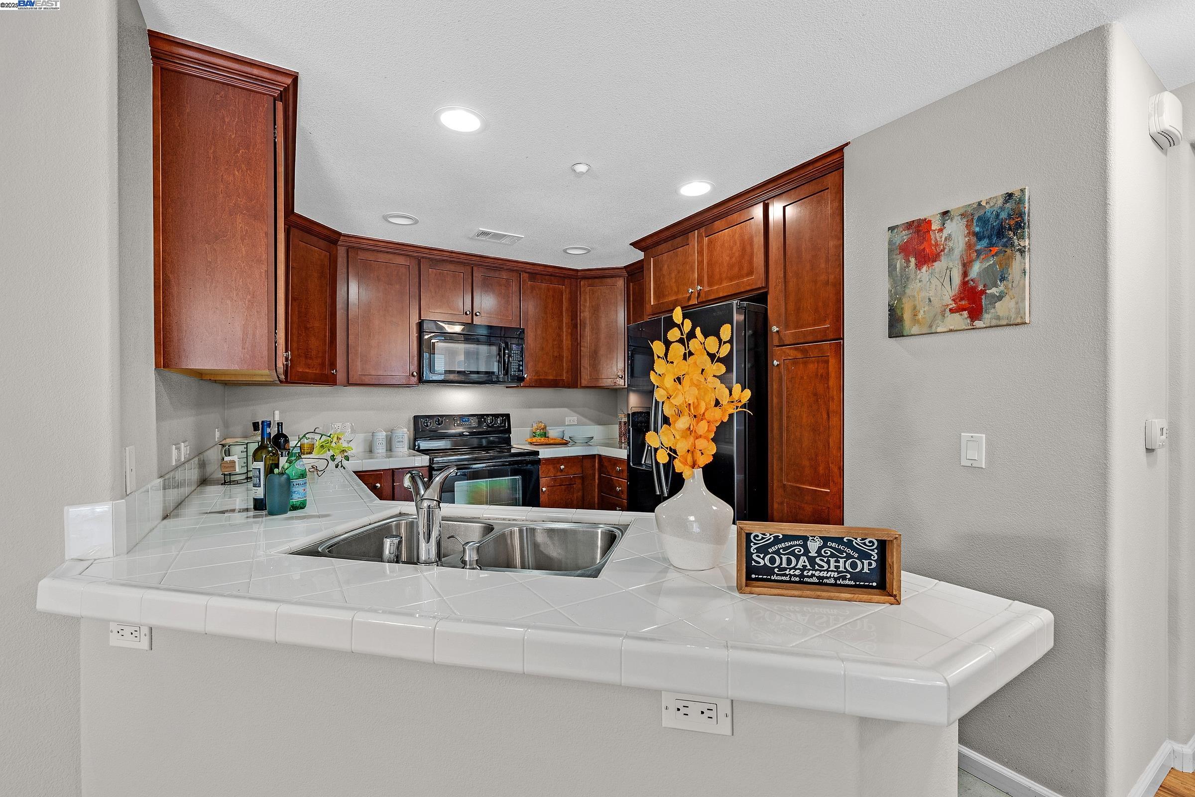 Detail Gallery Image 10 of 35 For 49002 Cinnamon Fern Cmn #311,  Fremont,  CA 94539 - 2 Beds | 2 Baths