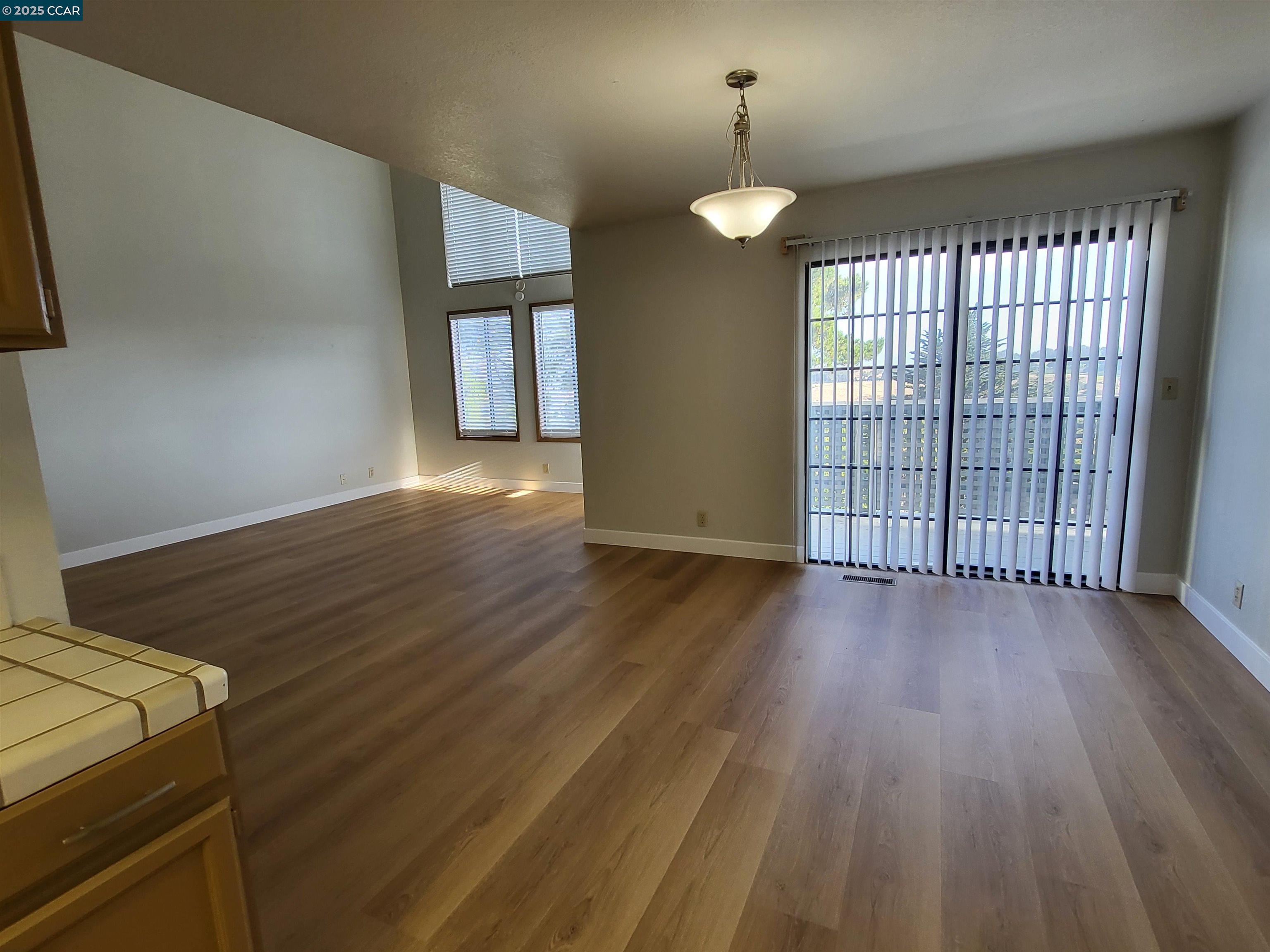 Detail Gallery Image 3 of 19 For 23 Dove Ln, Richmond,  CA 94803 - 3 Beds | 2/1 Baths
