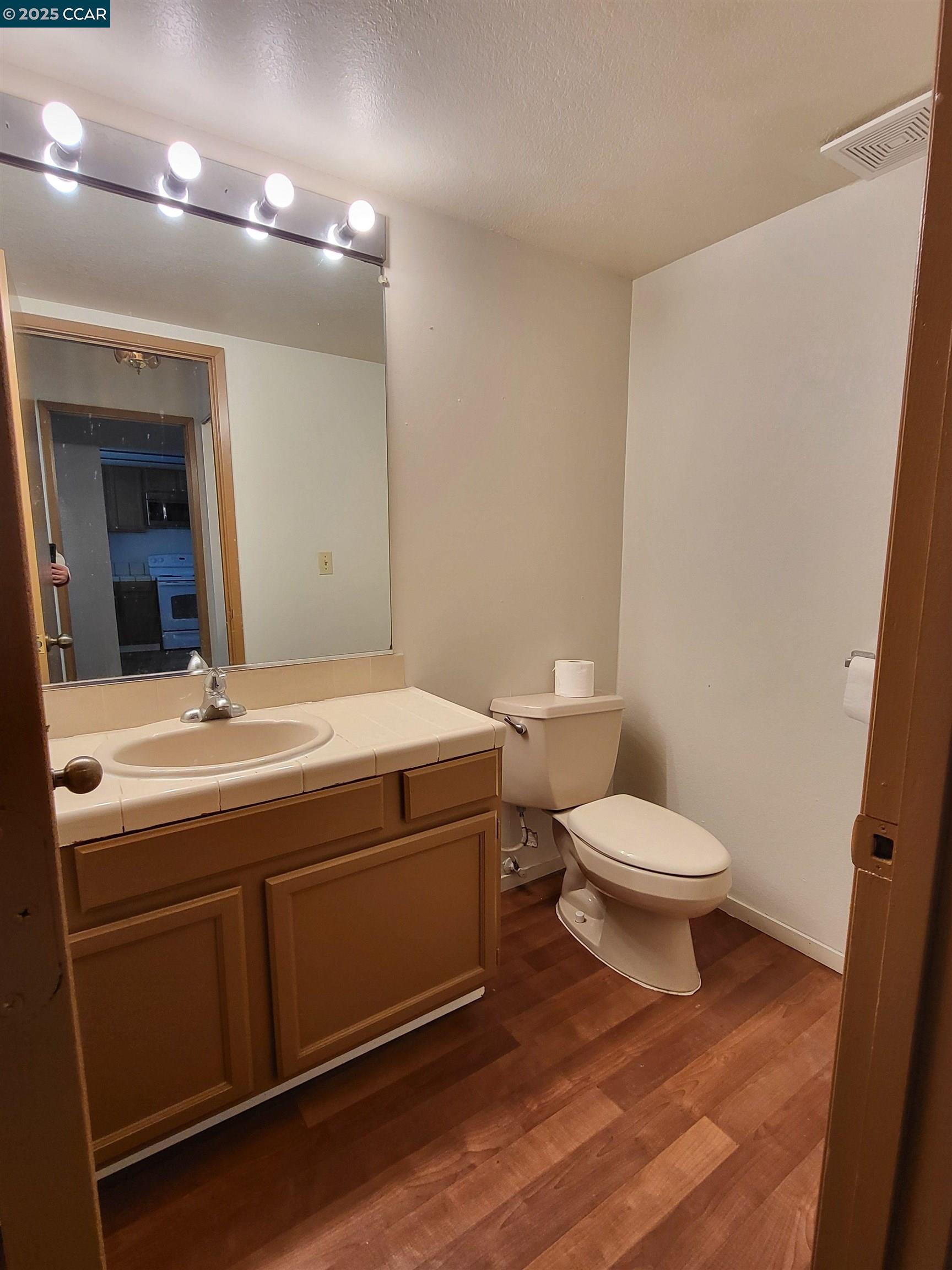Detail Gallery Image 4 of 19 For 23 Dove Ln, Richmond,  CA 94803 - 3 Beds | 2/1 Baths
