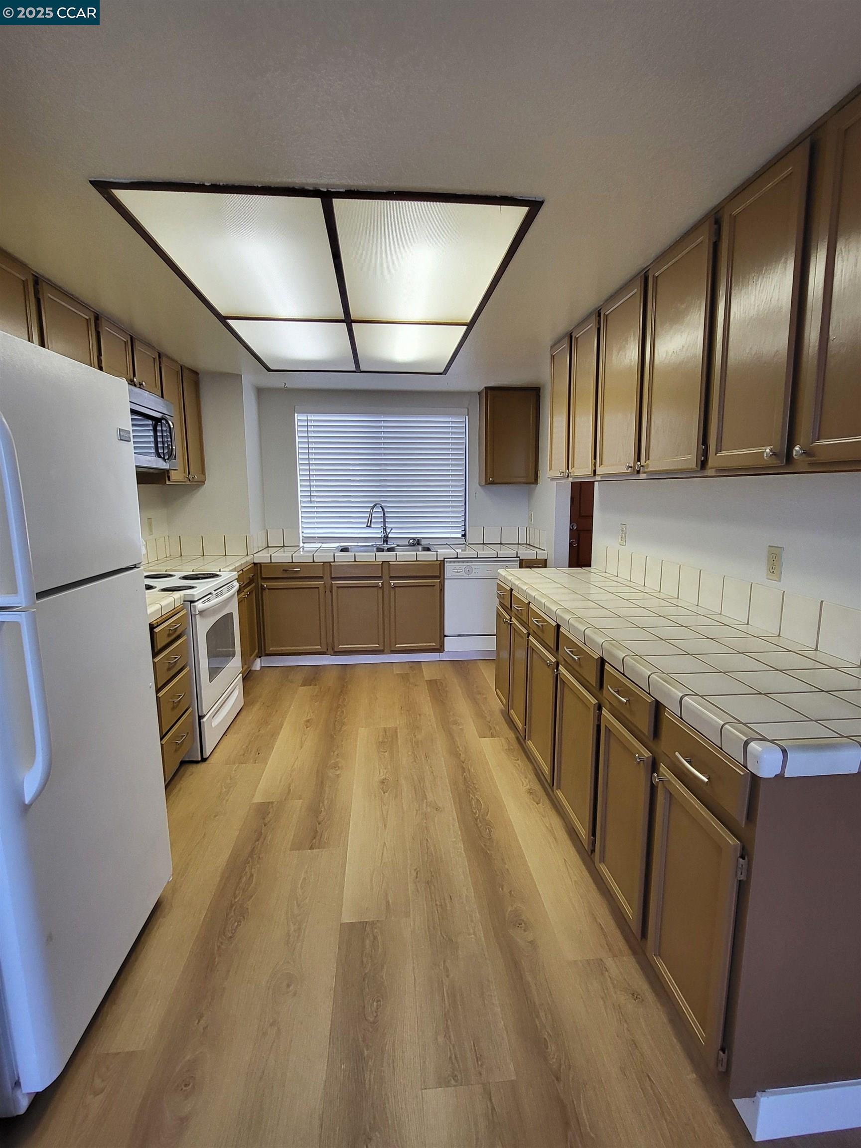 Detail Gallery Image 6 of 19 For 23 Dove Ln, Richmond,  CA 94803 - 3 Beds | 2/1 Baths