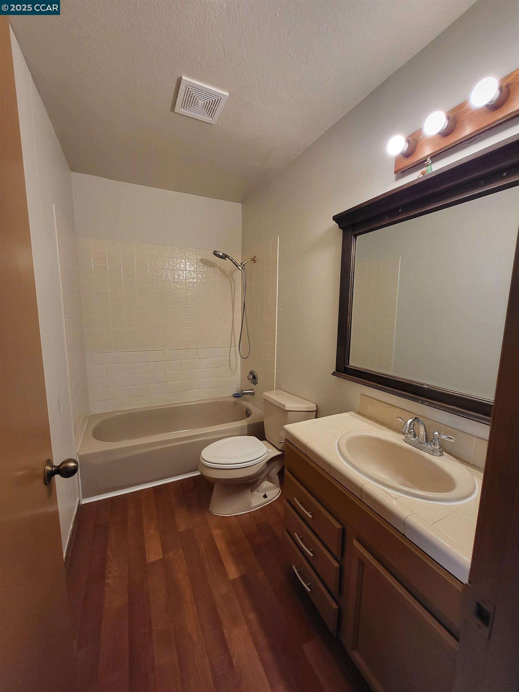 Detail Gallery Image 10 of 19 For 23 Dove Ln, Richmond,  CA 94803 - 3 Beds | 2/1 Baths