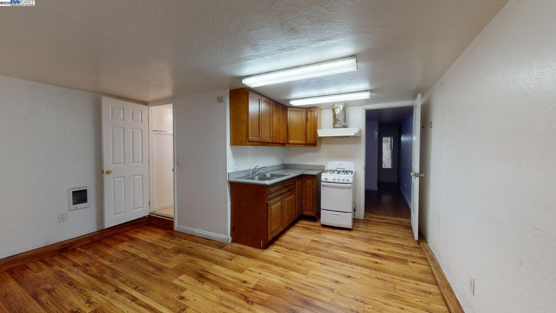 Detail Gallery Image 6 of 13 For 3314 Farnam St, Oakland,  CA 94601 - – Beds | – Baths