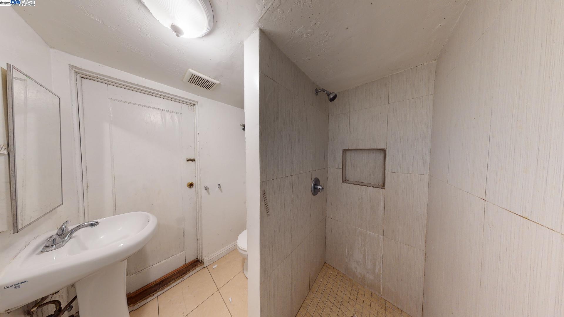 Detail Gallery Image 7 of 13 For 3314 Farnam St, Oakland,  CA 94601 - – Beds | – Baths