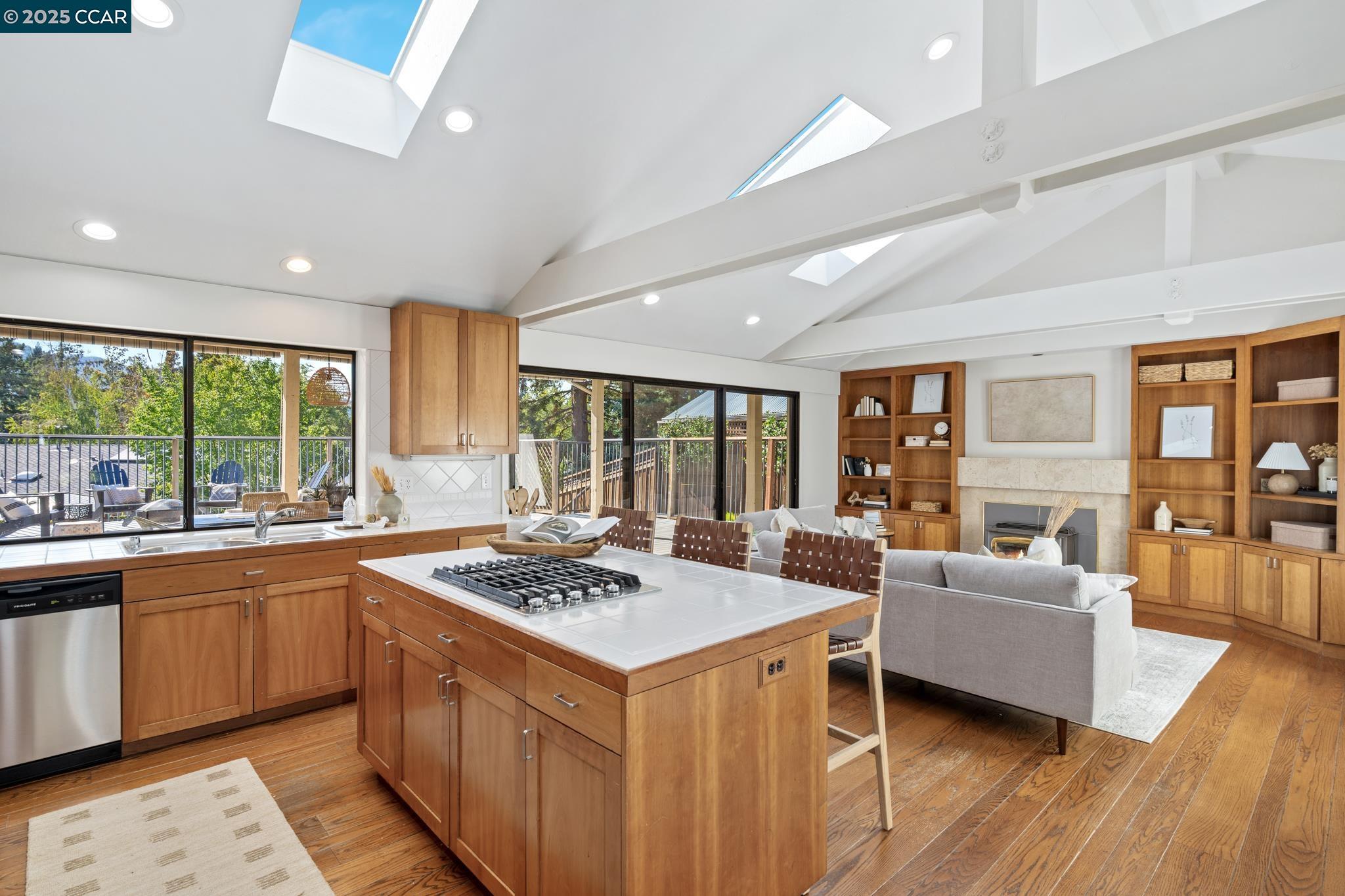 Detail Gallery Image 12 of 35 For 131 Clover Hill Court, Danville,  CA 94526 - 4 Beds | 2/1 Baths