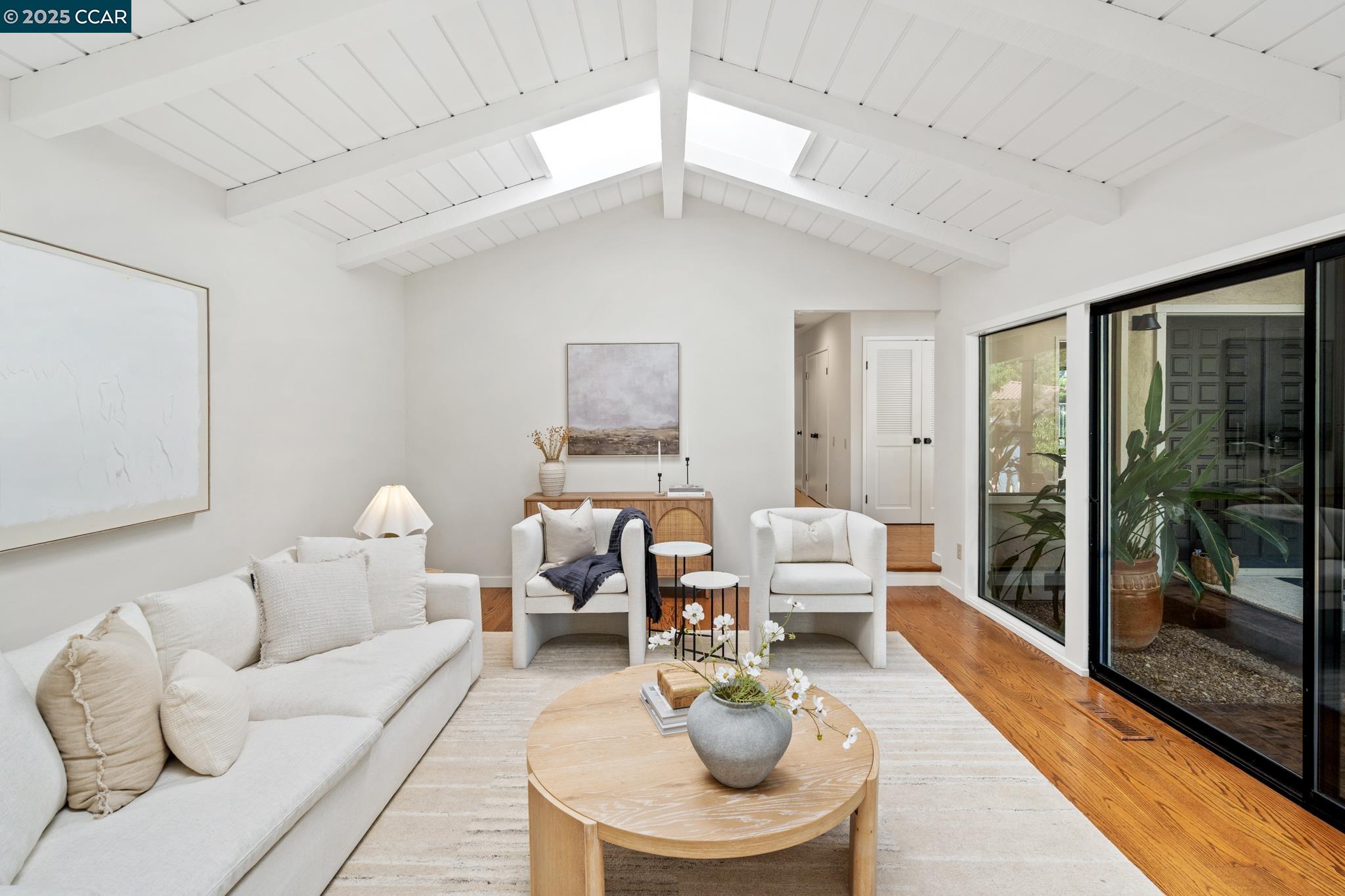 Detail Gallery Image 10 of 35 For 131 Clover Hill Court, Danville,  CA 94526 - 4 Beds | 2/1 Baths