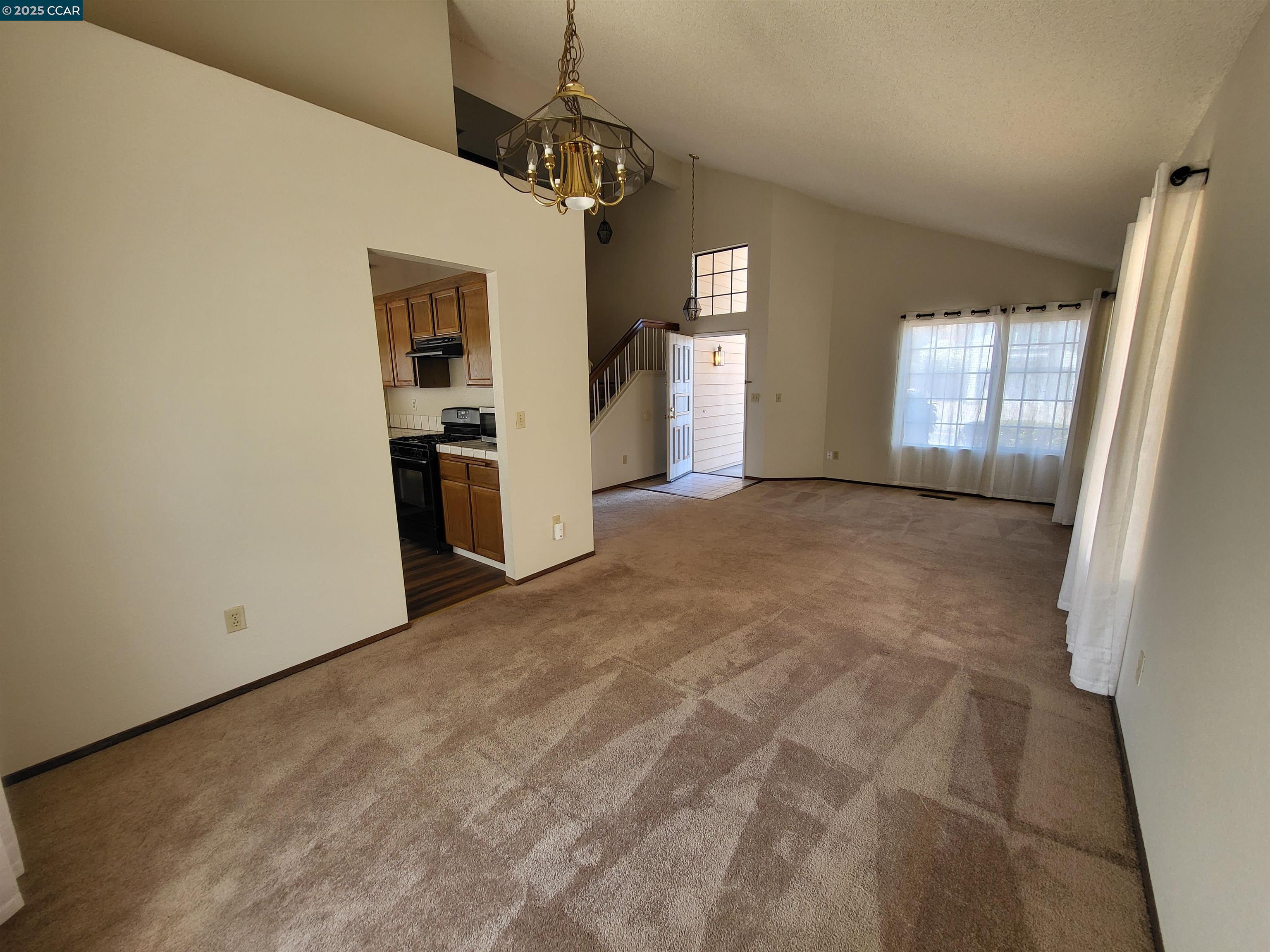 Detail Gallery Image 2 of 19 For 375 Turquoise Dr, Hercules,  CA 94547 - 3 Beds | 2/1 Baths