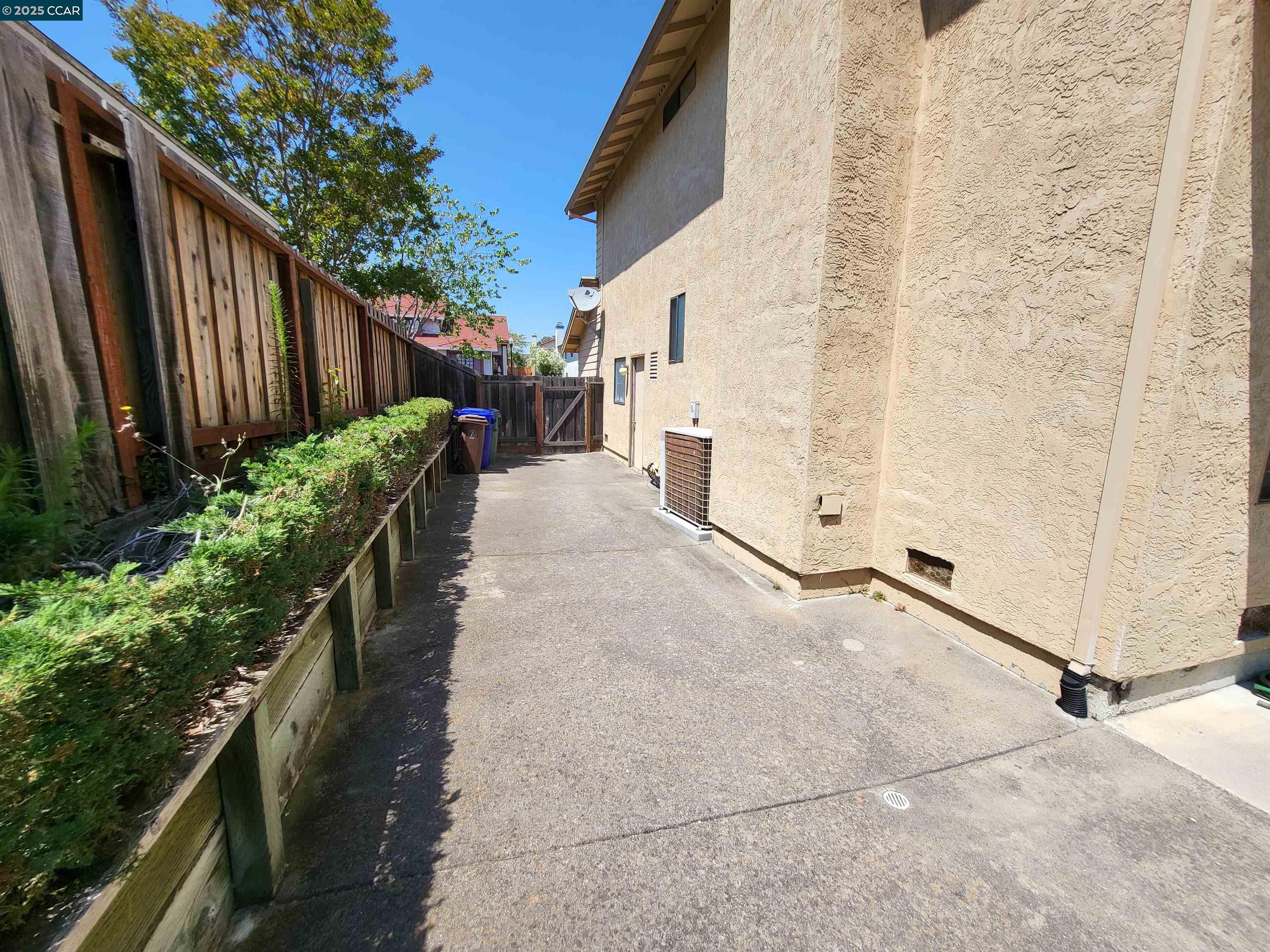 Detail Gallery Image 14 of 19 For 375 Turquoise Dr, Hercules,  CA 94547 - 3 Beds | 2/1 Baths
