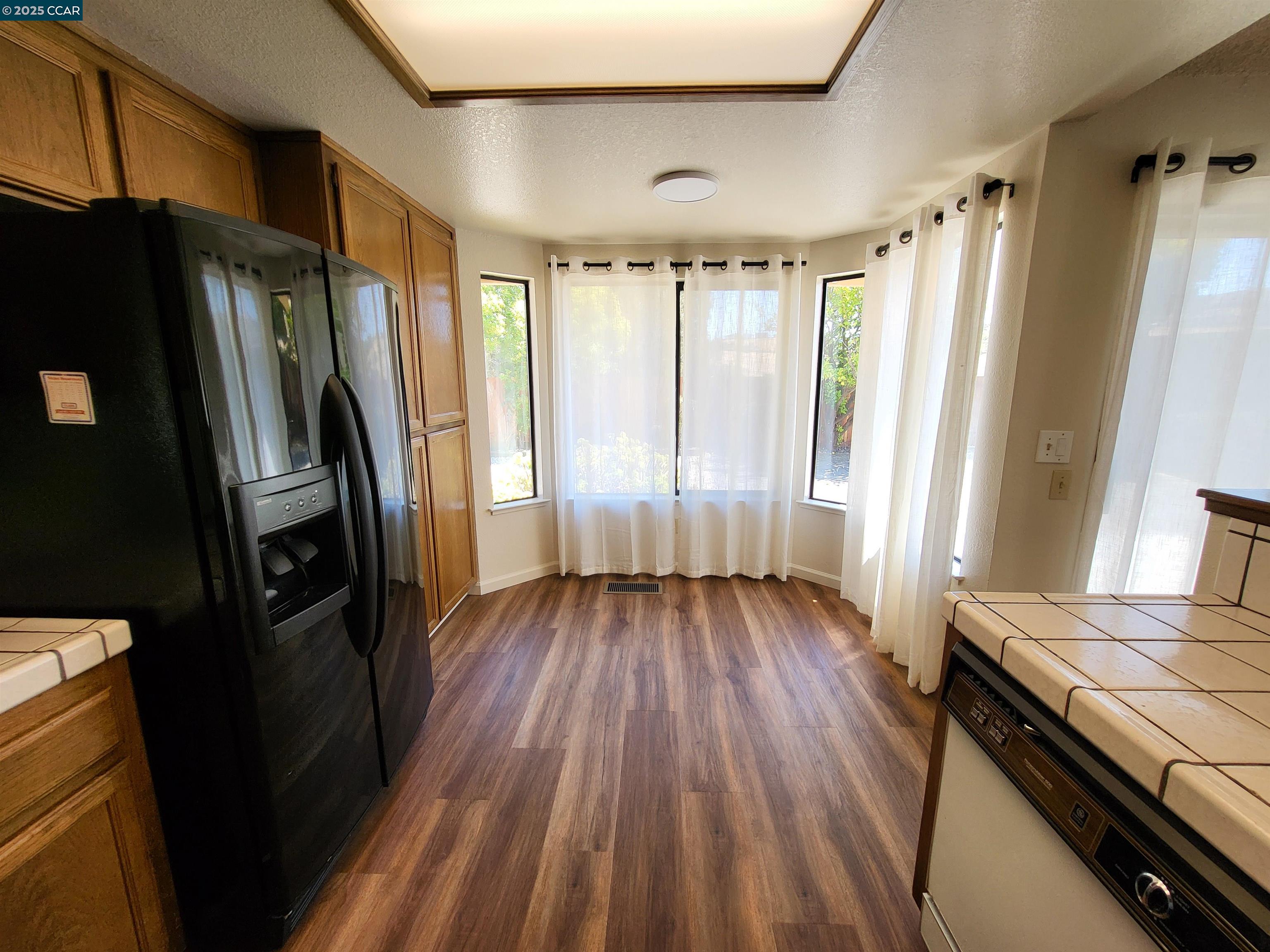 Detail Gallery Image 3 of 19 For 375 Turquoise Dr, Hercules,  CA 94547 - 3 Beds | 2/1 Baths