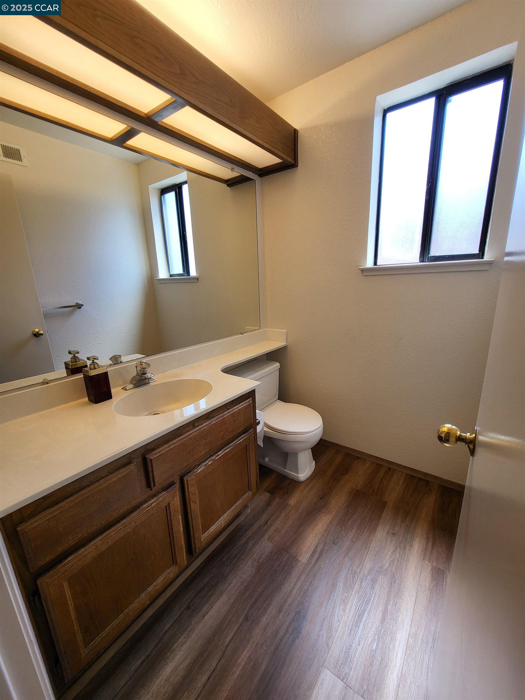 Detail Gallery Image 6 of 19 For 375 Turquoise Dr, Hercules,  CA 94547 - 3 Beds | 2/1 Baths