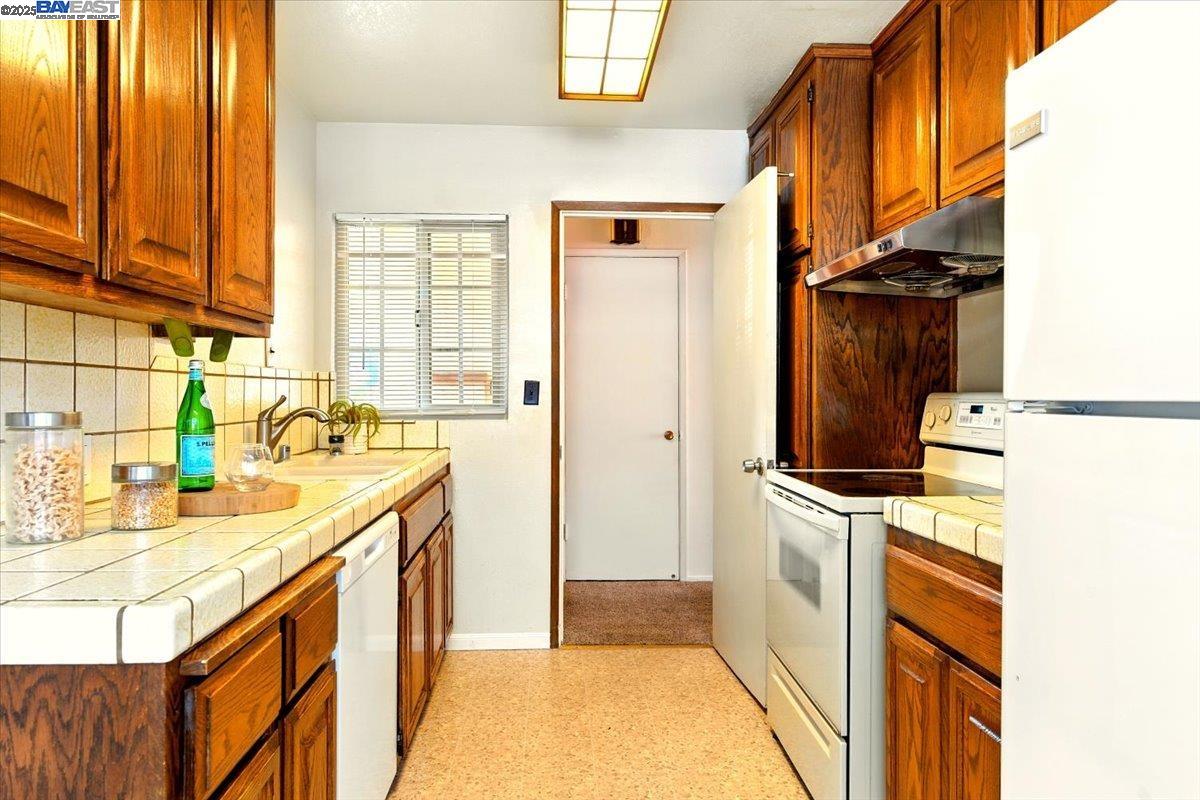 Detail Gallery Image 9 of 30 For 24728 Stone Ct, Hayward,  CA 94545 - 3 Beds | 2 Baths