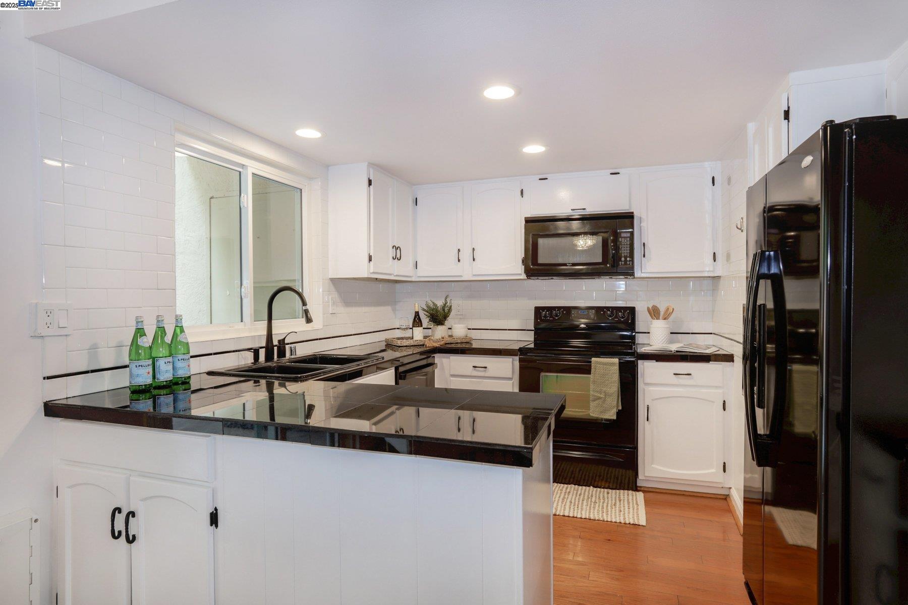 Detail Gallery Image 11 of 38 For 4428 Del Valle Pkwy, Pleasanton,  CA 94566 - 3 Beds | 2/1 Baths